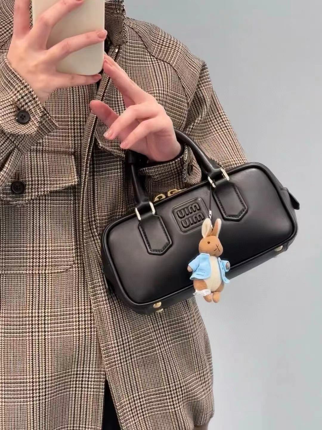 M1UM1U 牛革シンプルハンドバッグ【50％割引+送料無料】