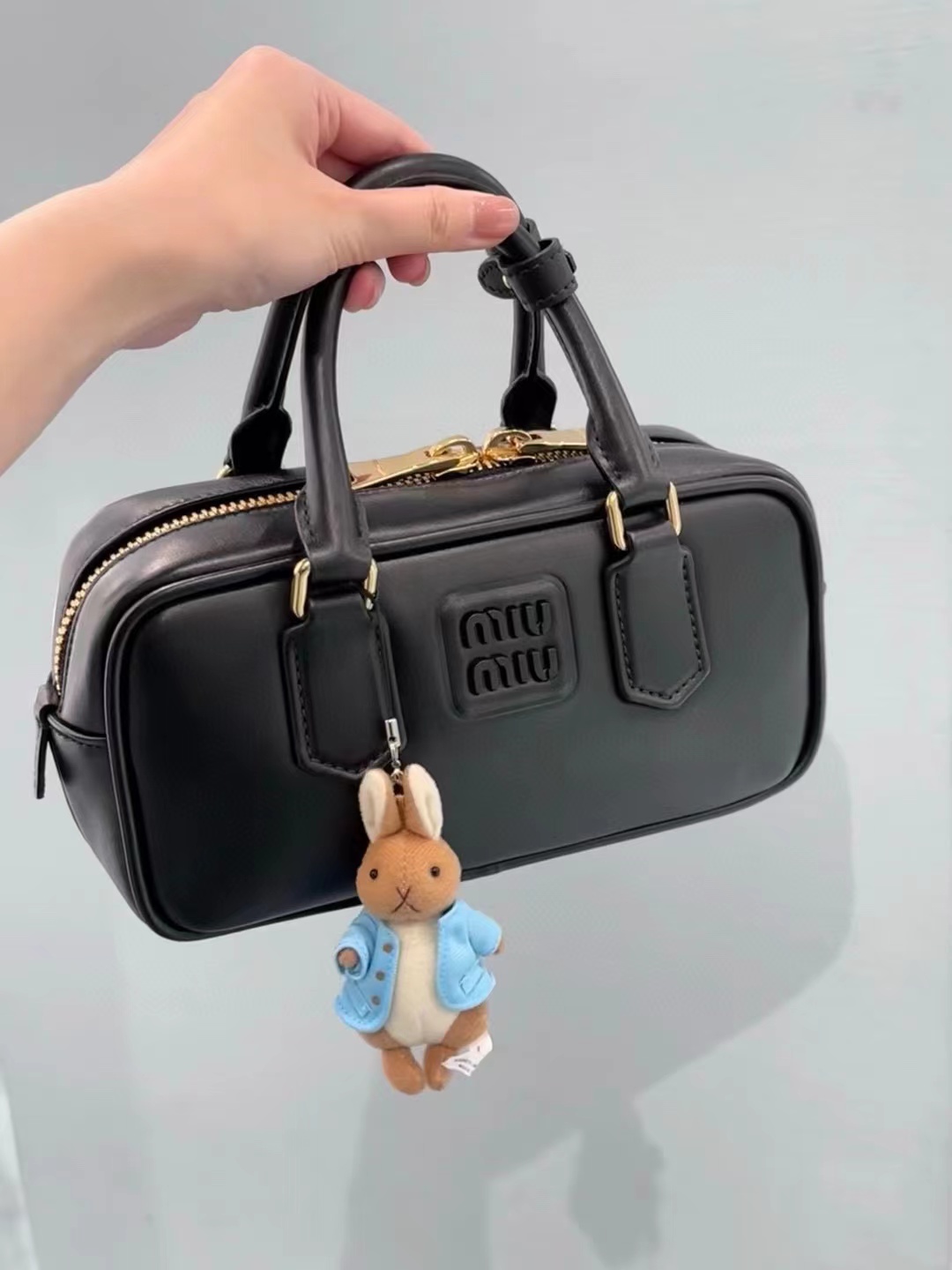 M1UM1U 牛革シンプルハンドバッグ【50％割引+送料無料】