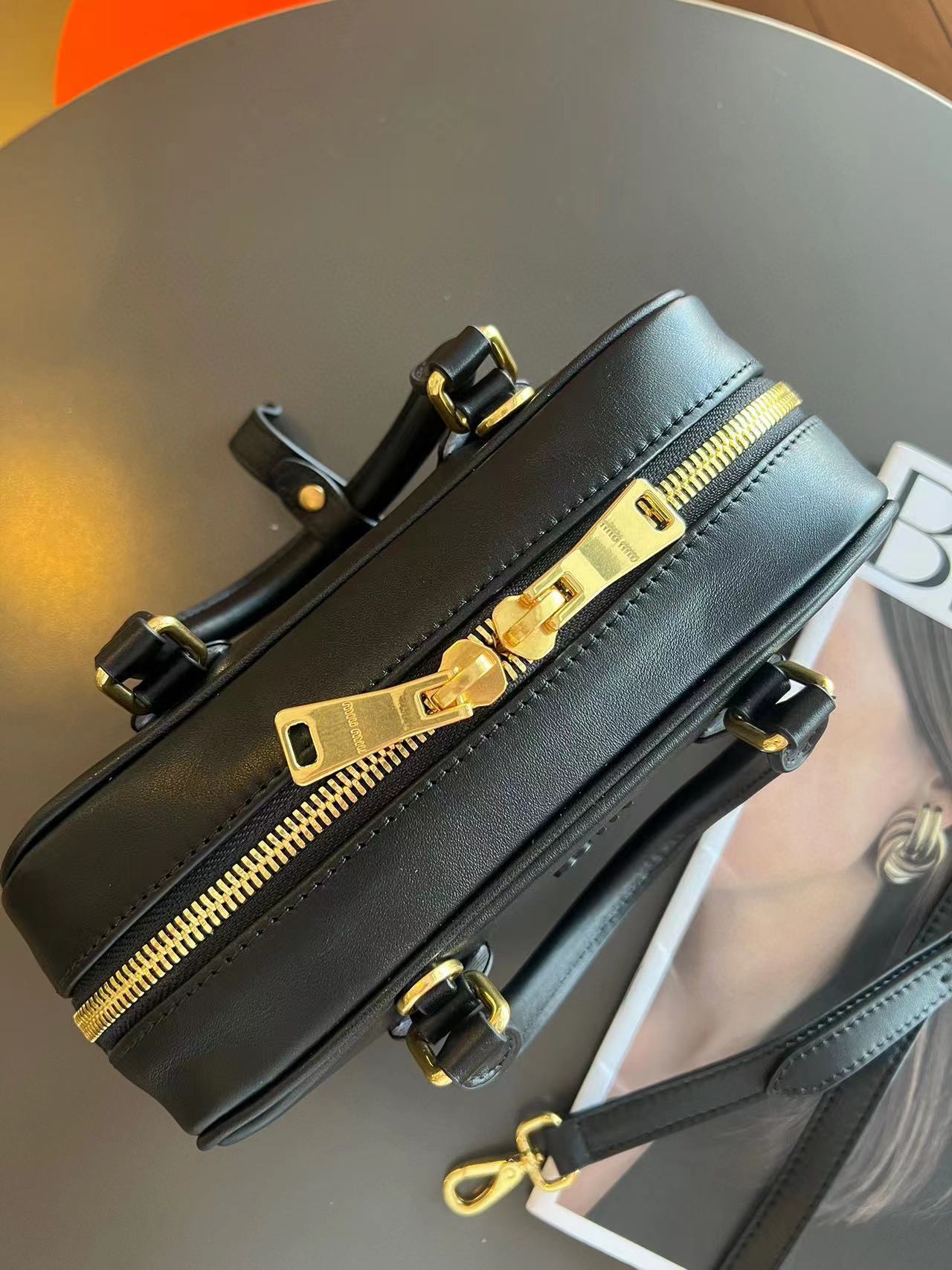 M1UM1U 牛革シンプルハンドバッグ【50％割引+送料無料】