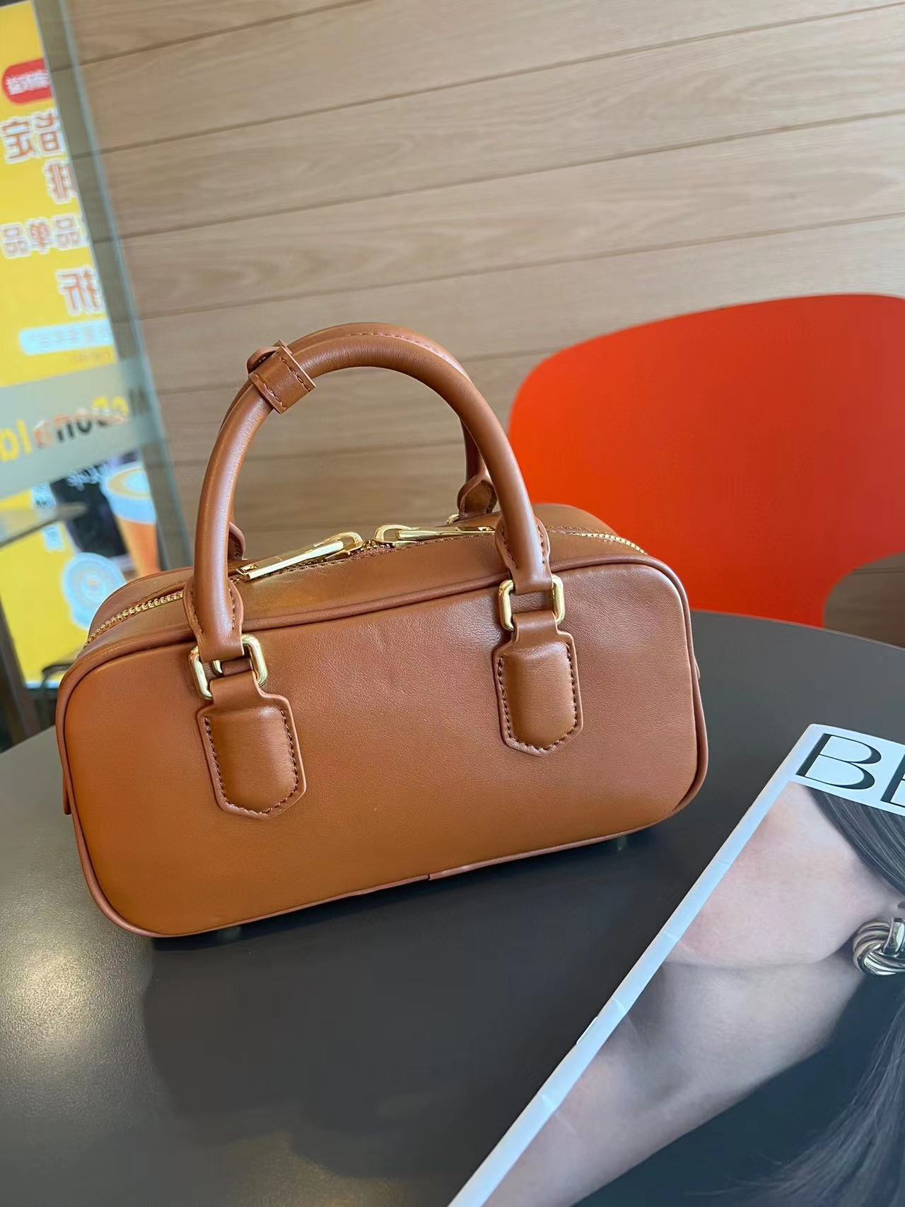 M1UM1U 牛革シンプルハンドバッグ【50％割引+送料無料】