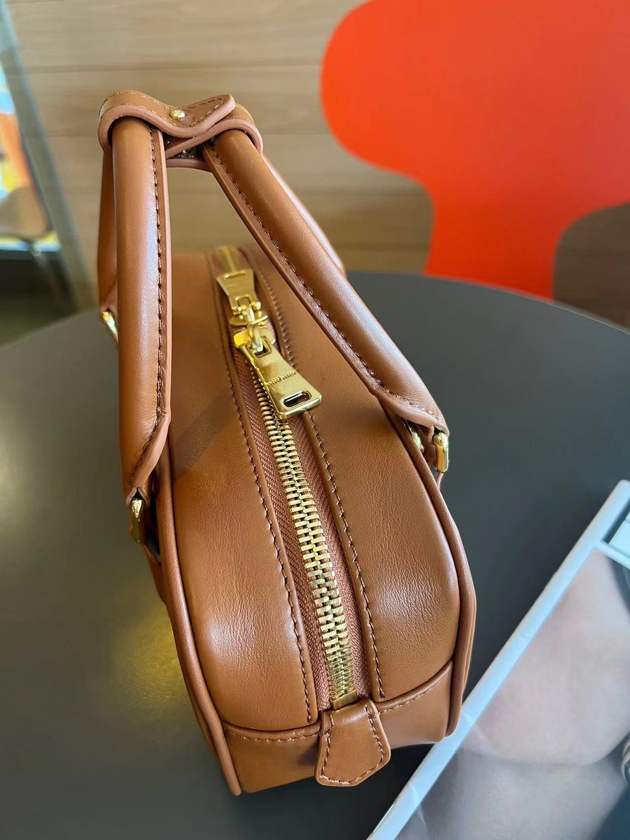 M1UM1U 牛革シンプルハンドバッグ【50％割引+送料無料】