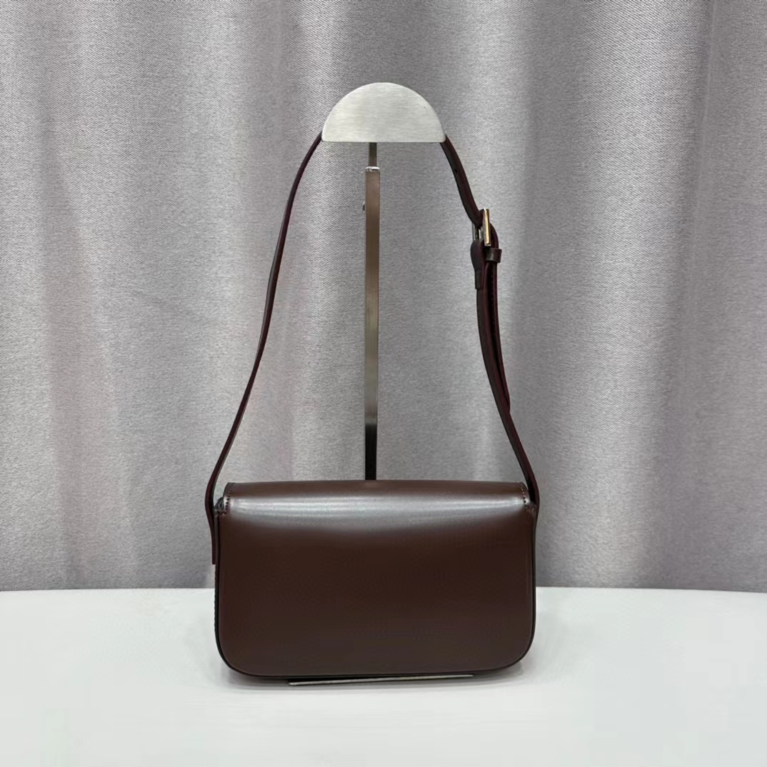 M1UM1U 牛革アンダーアームバッグ【50％割引+送料無料】