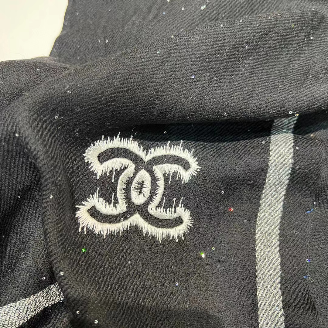 CHANE1 上質なロゴ刺繍スカーフ【50%割引+送料無料】