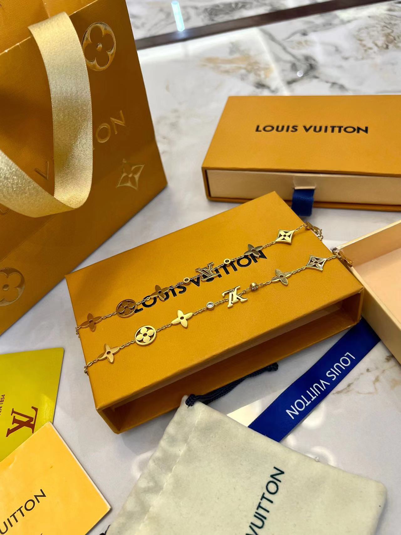 LV ダイヤモンド 四つ葉のクローバー ブレスレット【50％割引+送料無料】