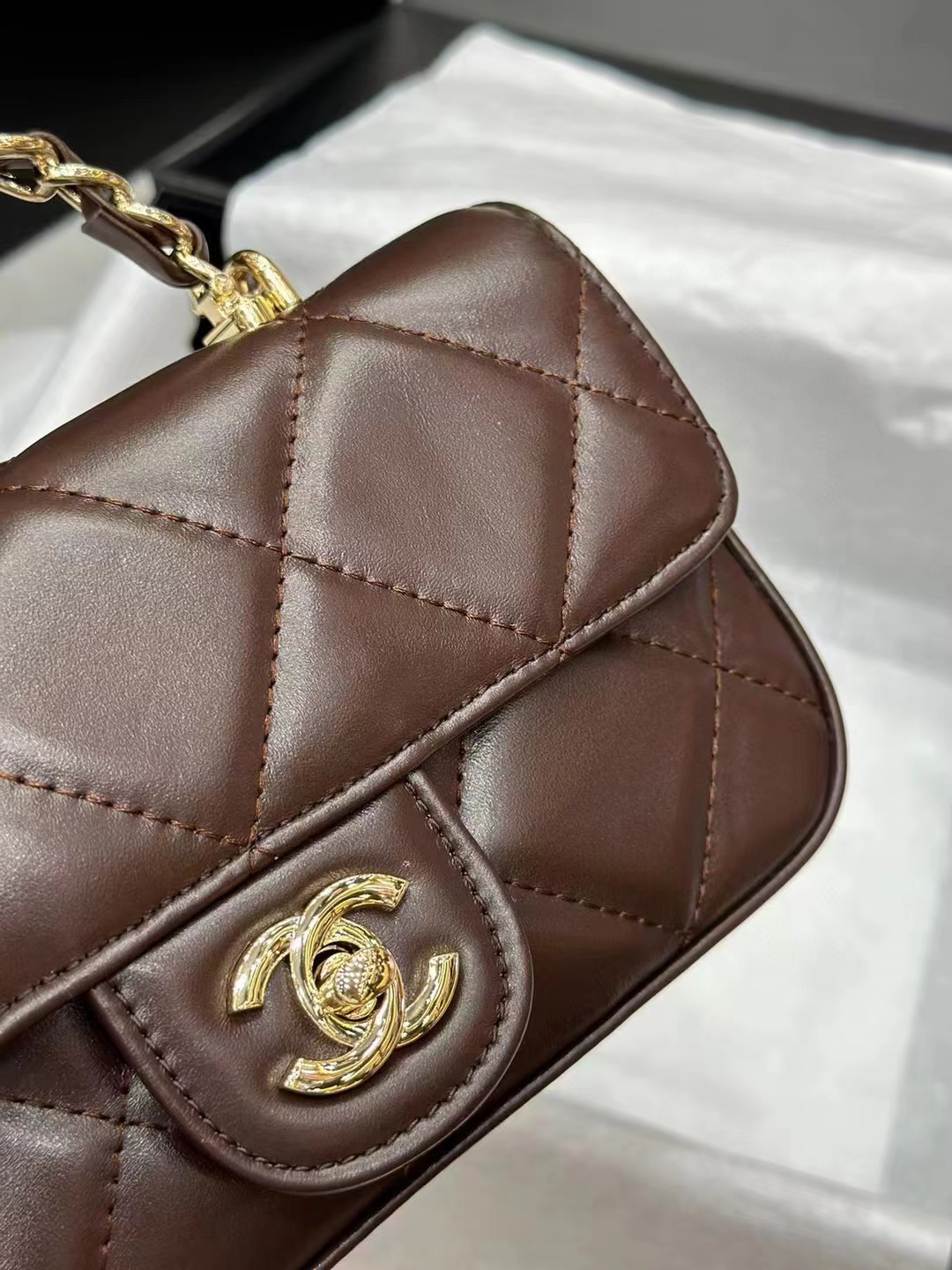 CHANE1 シープスキン ゴールド バックル ハンドバッグ【50％割引+送料無料】