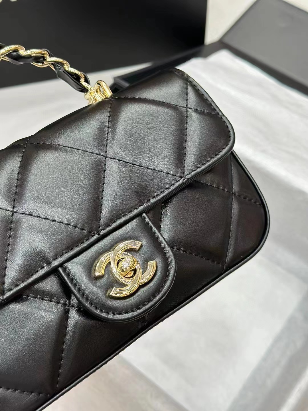 CHANE1 シープスキン ゴールド バックル ハンドバッグ【50％割引+送料無料】