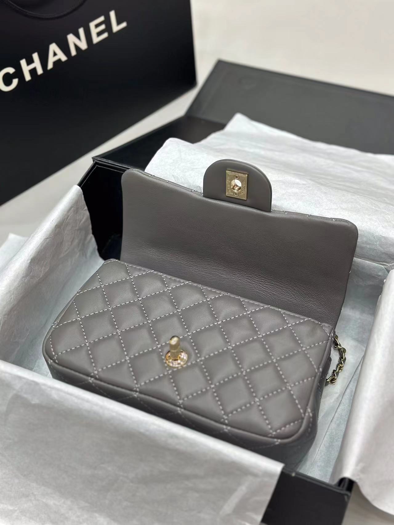 CHANE1 メタル ダブルシーロゴ ショルダー クロスボディバッグ【50％割引+送料無料】