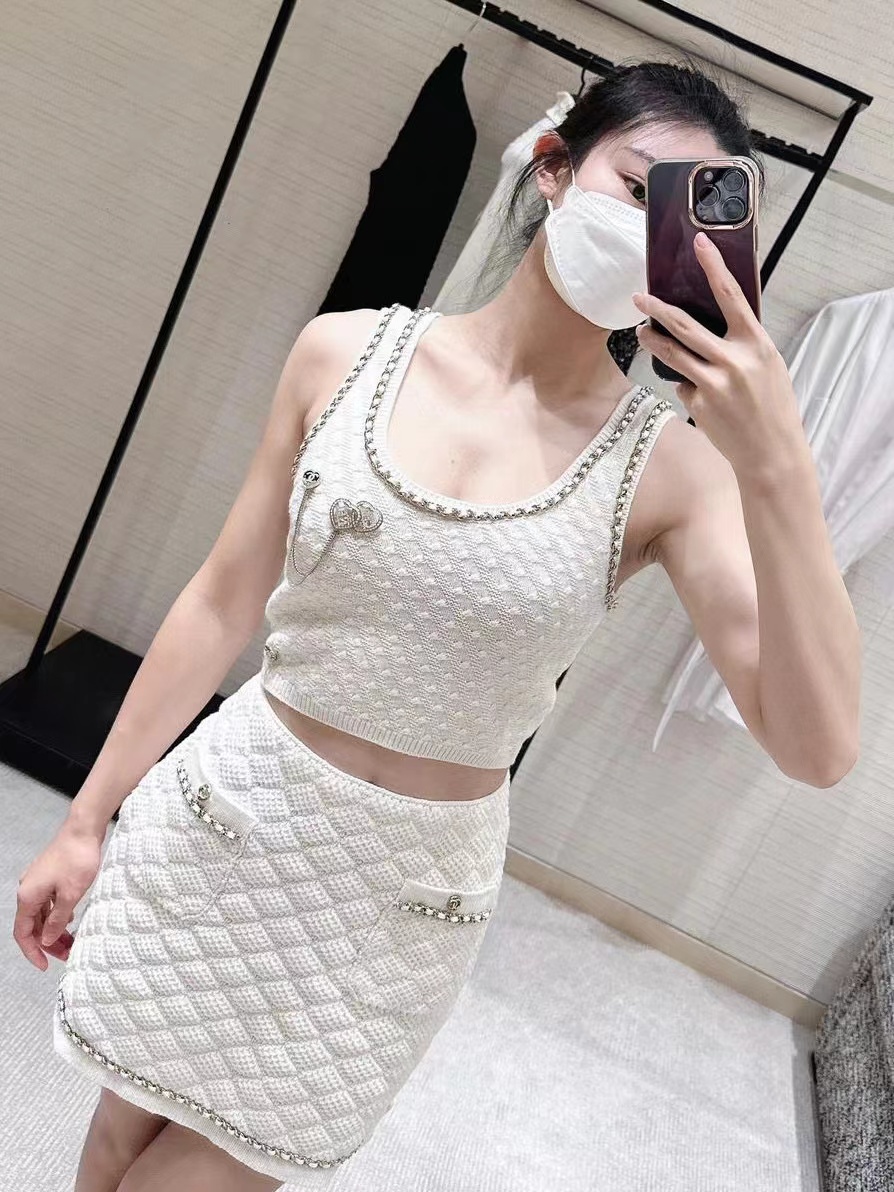 CHANE1 23B ラブタッセルブローチ【50％割引+送料無料】