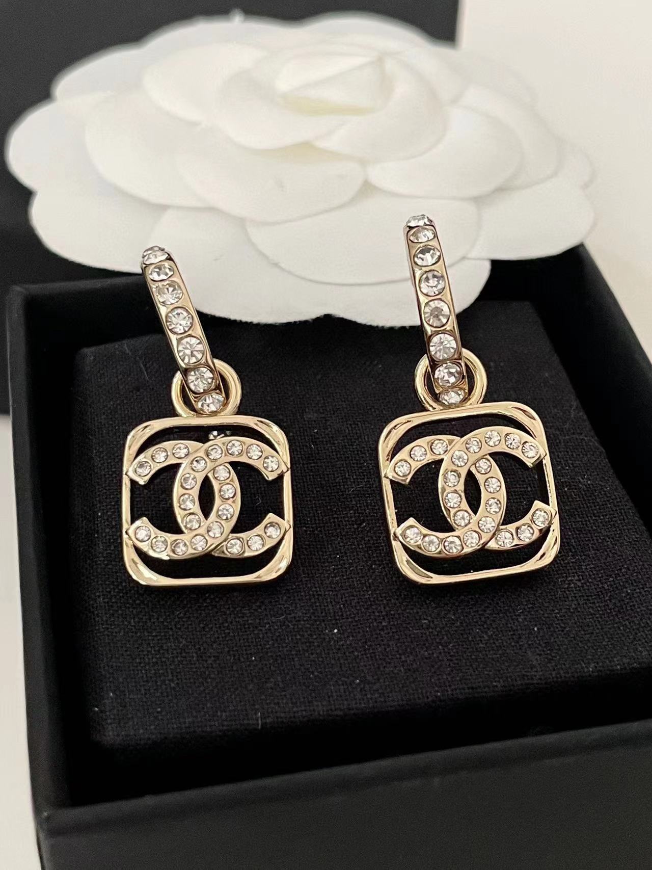 CHANE1 ホロースクエアピアス【50％割引+送料無料】