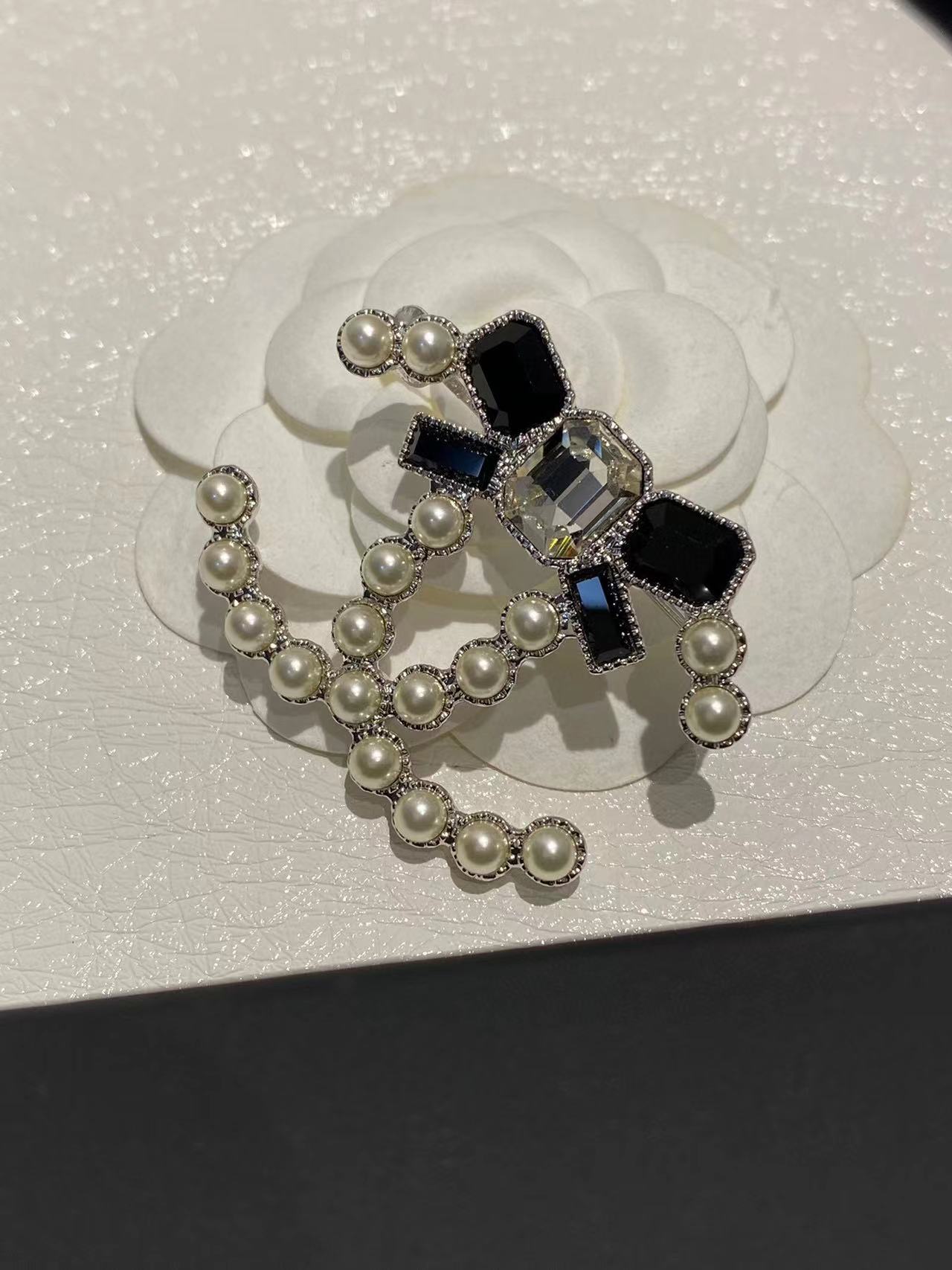 CHANE1 ボウ ダイヤモンド パール ブローチ【50%割引+送料無料】