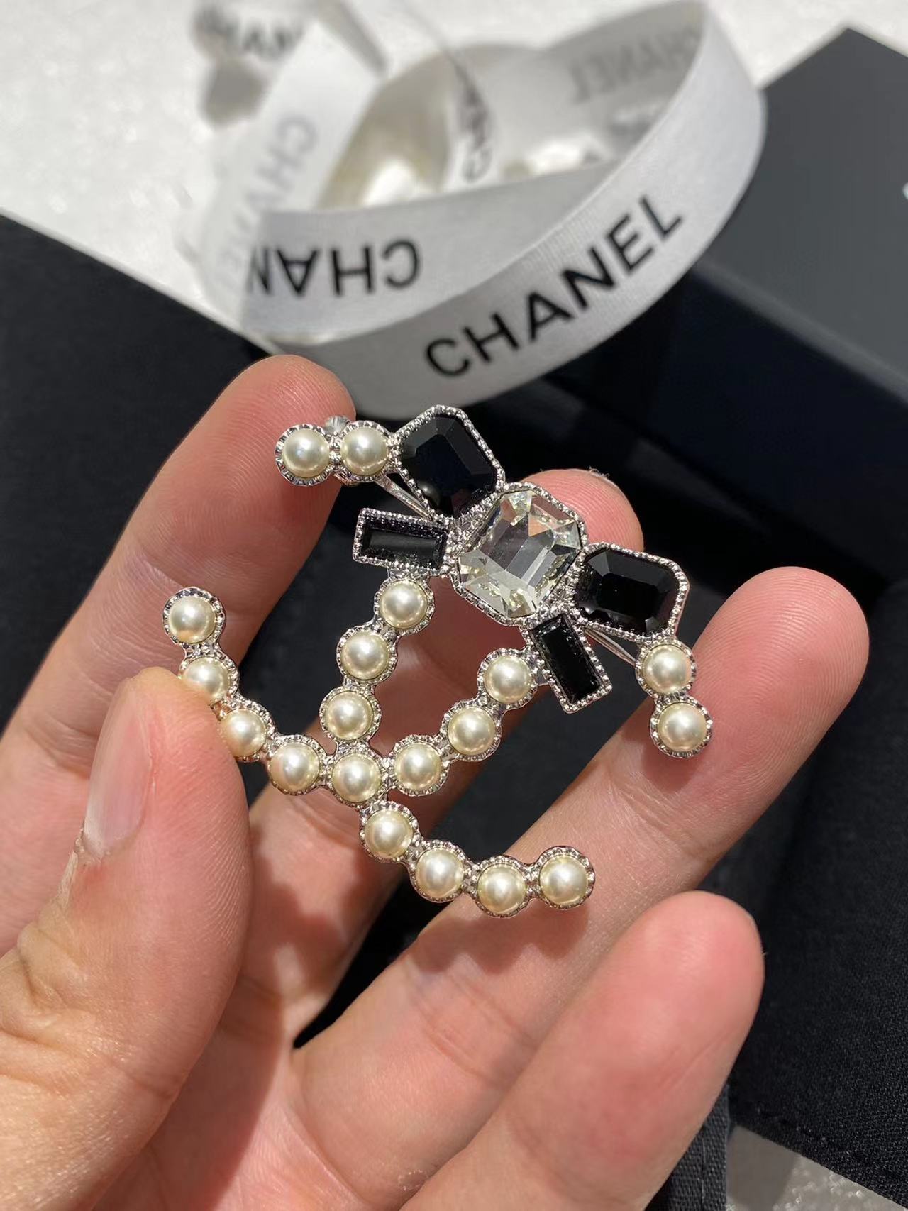 CHANE1 ボウ ダイヤモンド パール ブローチ【50%割引+送料無料】