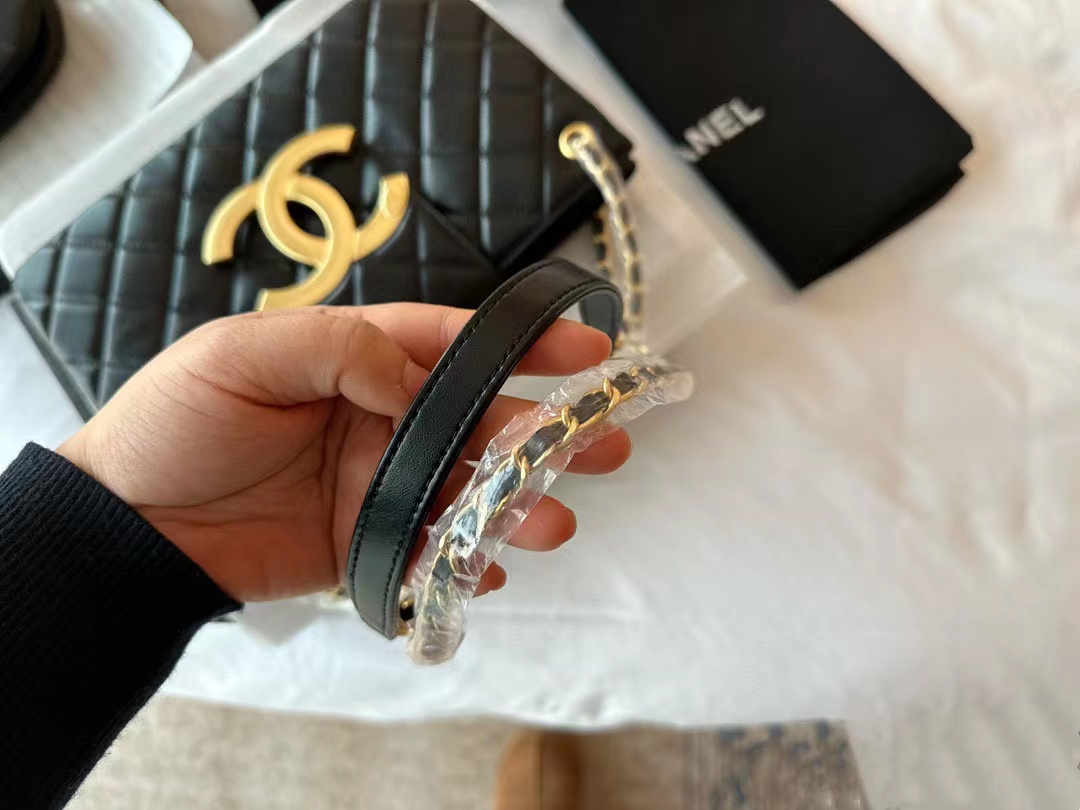 CHANE1 ラージロゴ チェーンショルダー クロスボディバッグ【50％割引+送料無料】