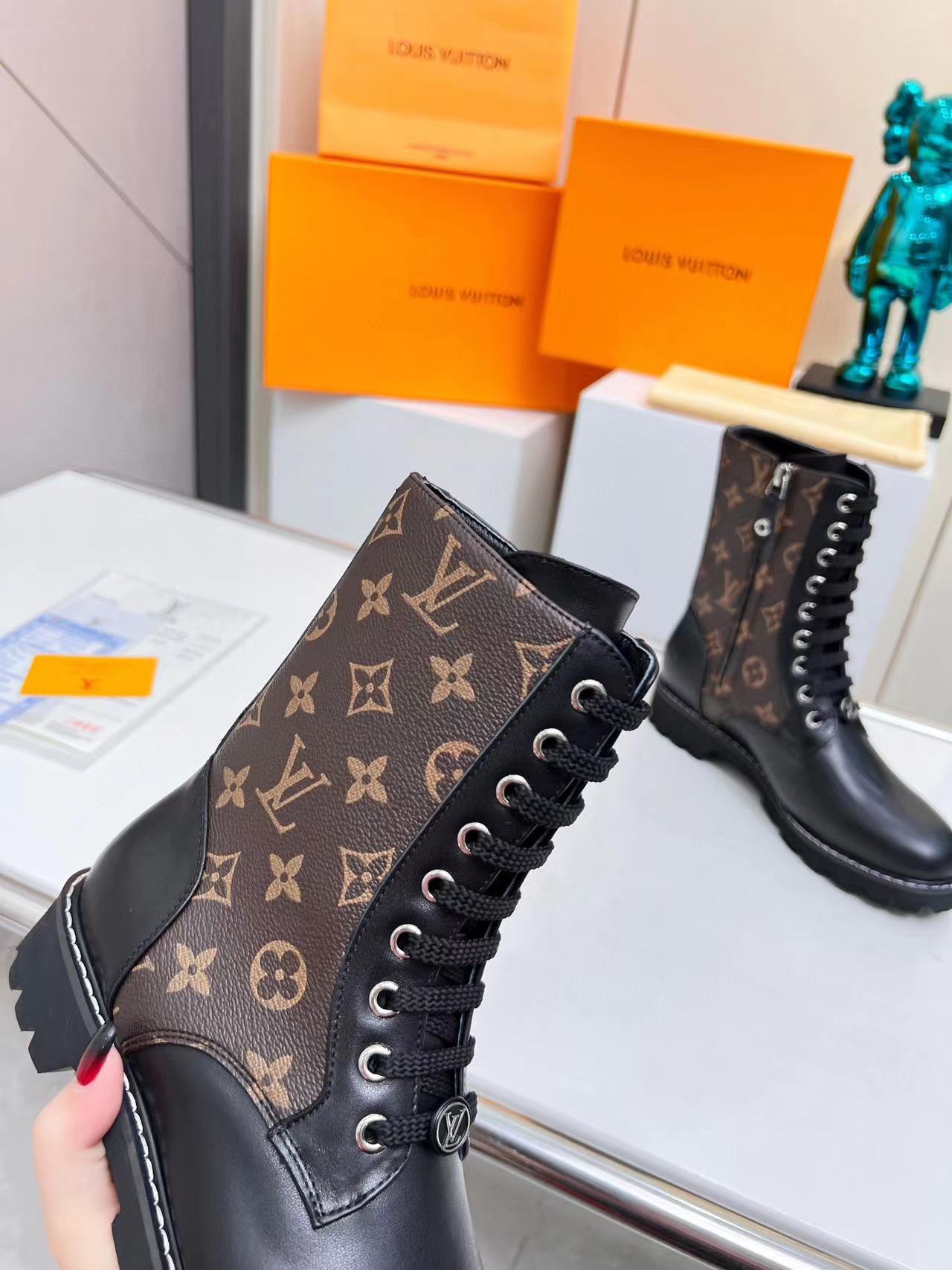 LV 上質レースアッププリントショートブーツ【50％割引+送料無料】