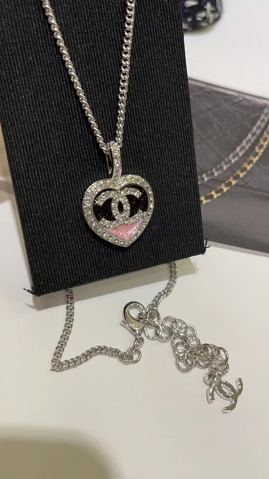 CHANE1 エナメル ラブフル ダイヤモンド ダブルC ピアス+ネックレス 2点セット【50％割引+送料無料】