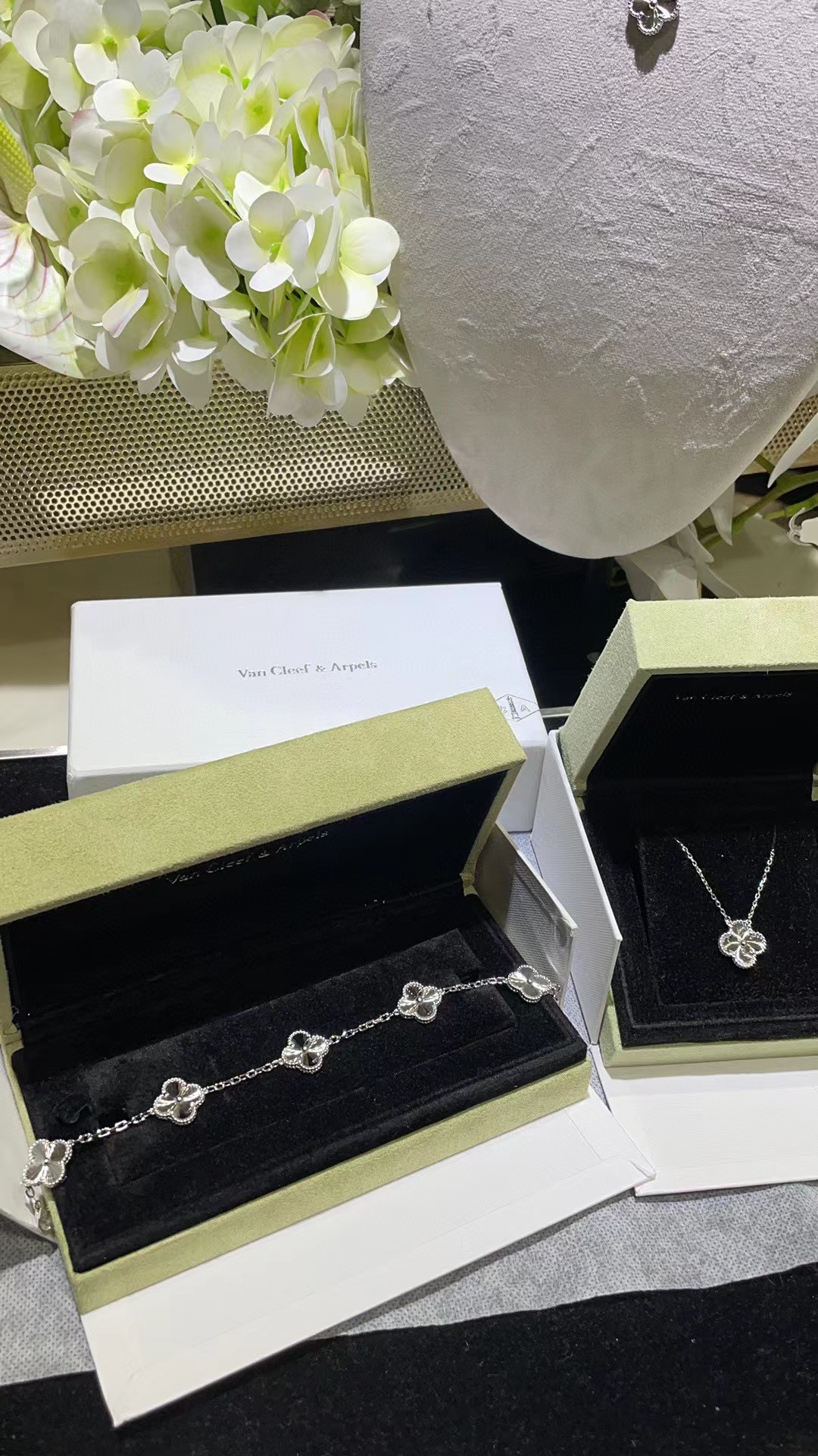 Van c1eef&Arpels 四つ葉のクローバー ブレスレット+ネックレス 2点セット【50％割引+送料無料】