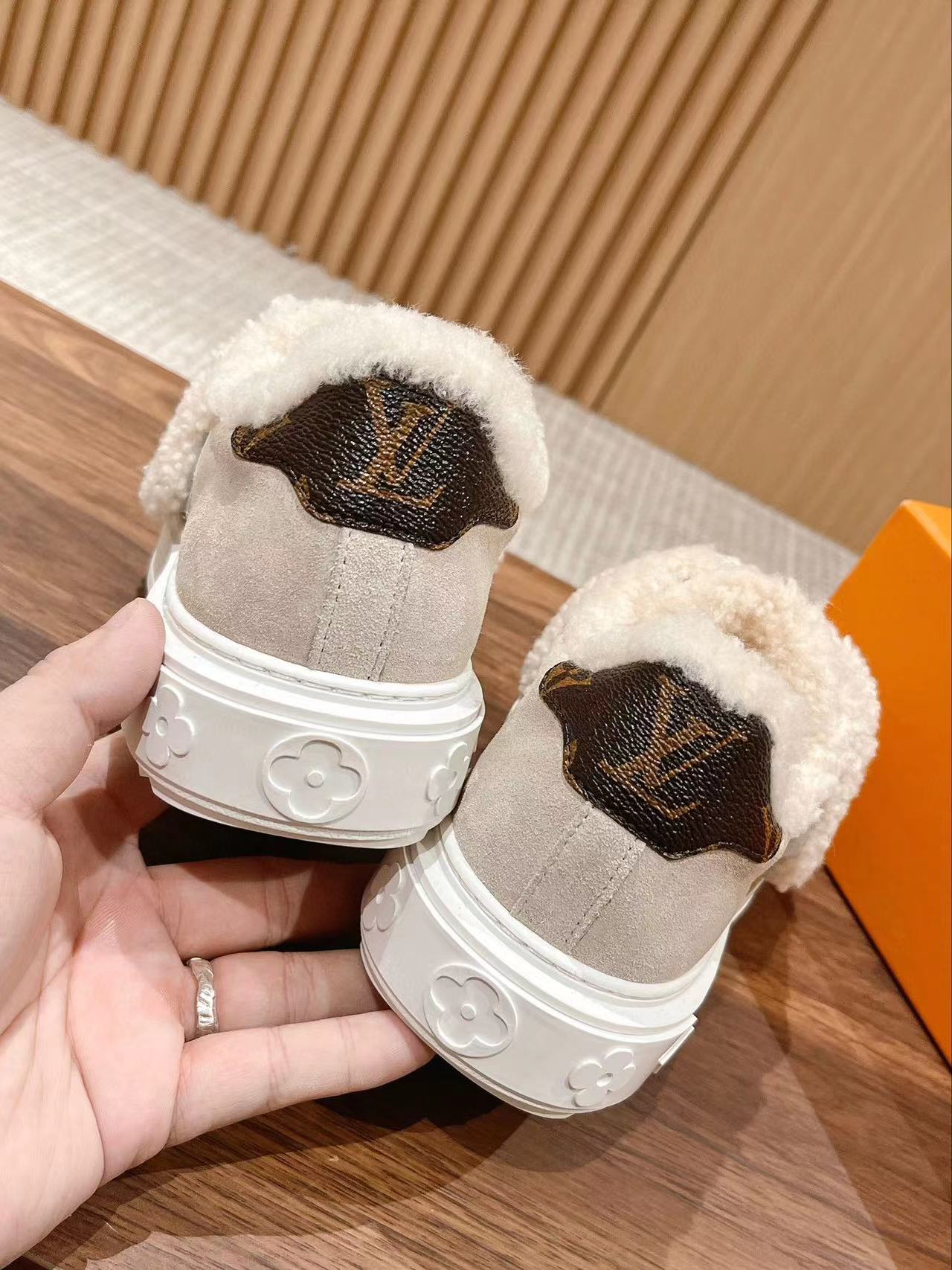LV ラムウールの暖かいカジュアルシューズ【50％割引+送料無料】