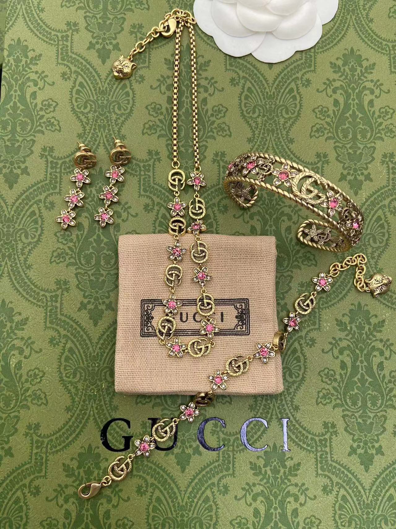 GUCC1 イヤリング+ブレスレット+ブレスレット+ネックレス 4点セット【50％割引+送料無料】