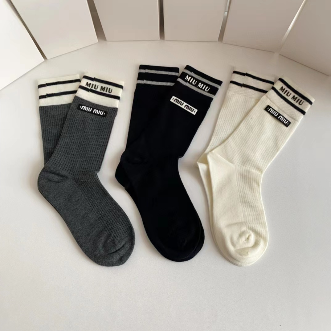 M1UM1U カラーブロックカシミヤシンプルソックス【50％割引+送料無料】