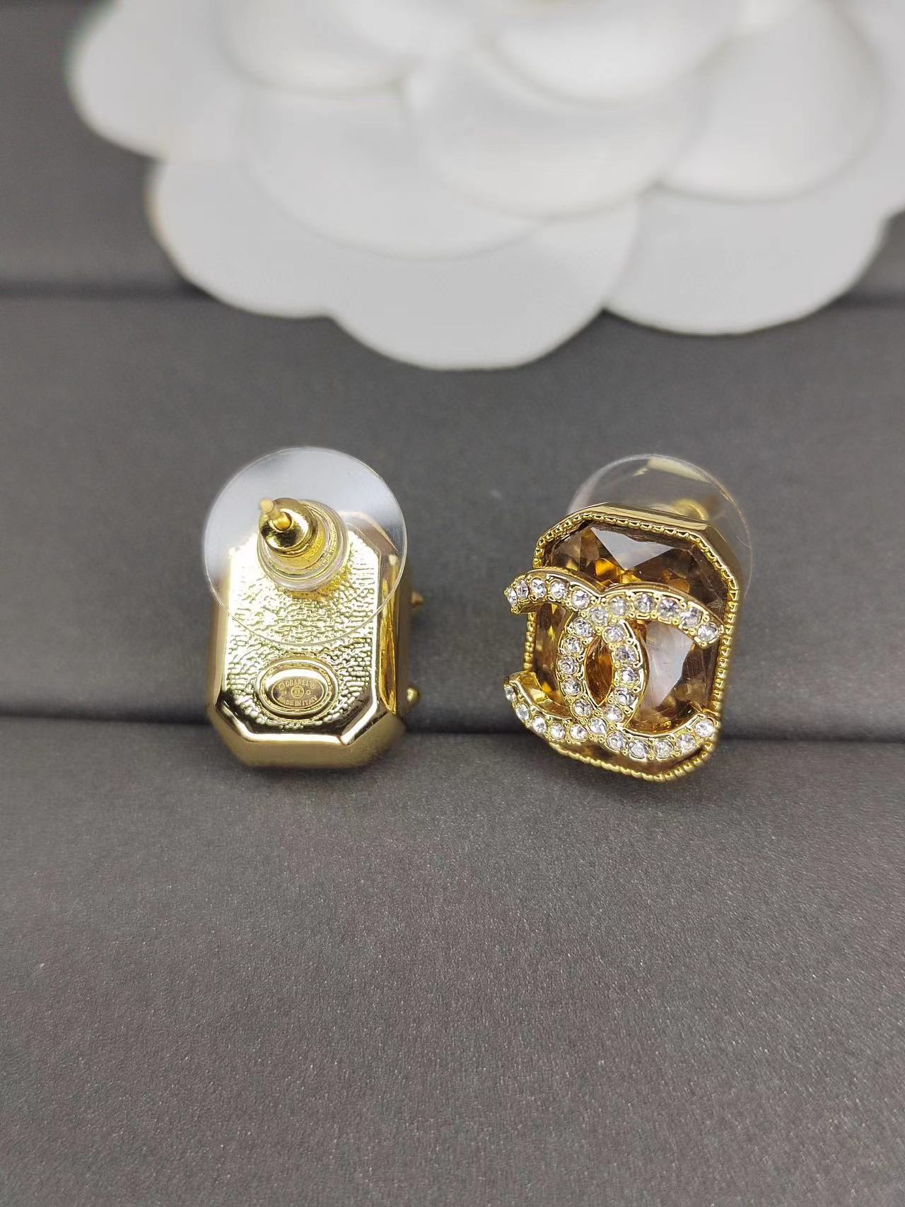CHANE1 オーバル ダブル C ダイヤモンド スタッド ピアス【50％割引+送料無料】