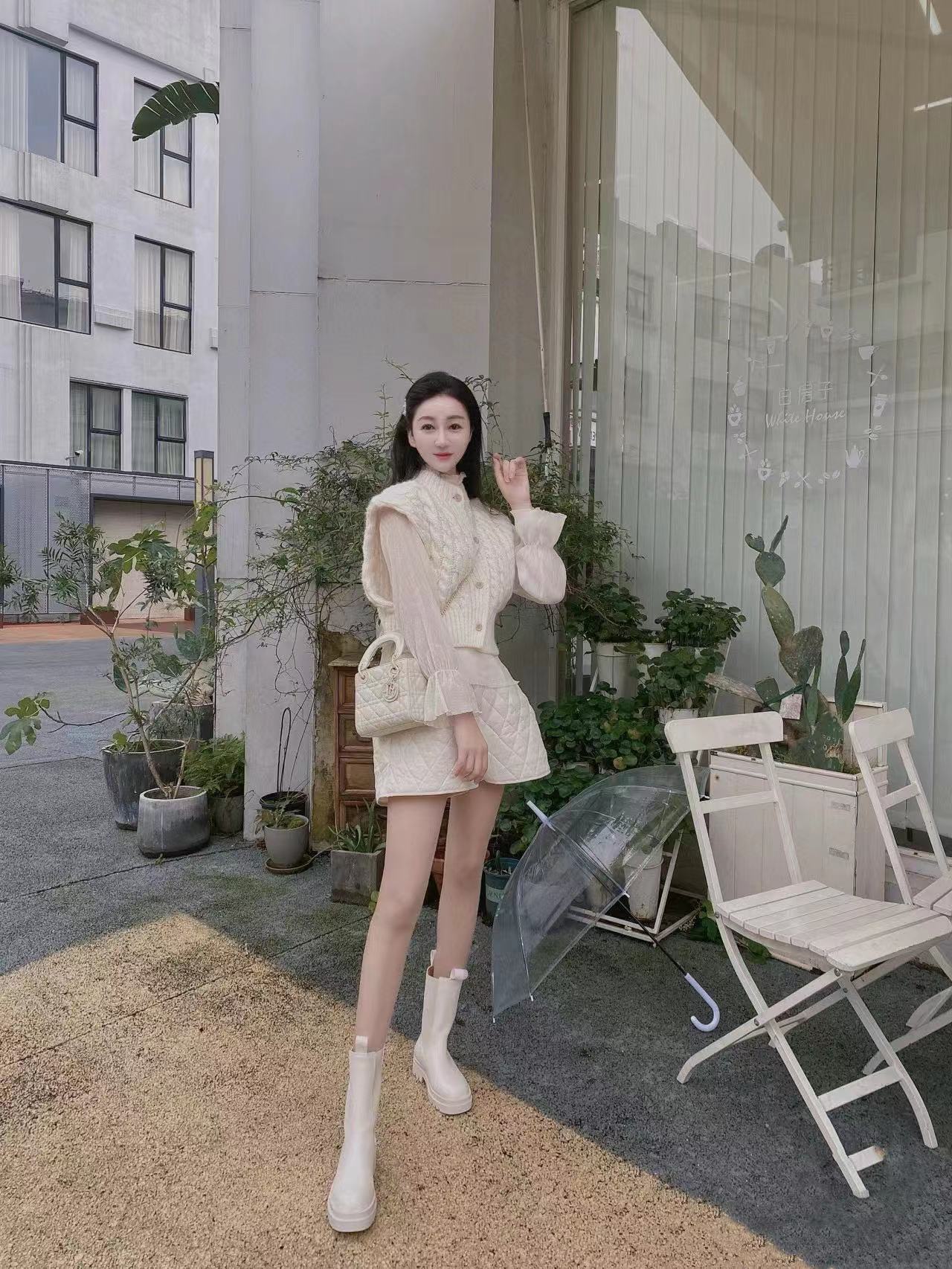 DI0R フロスト加工の 3 コンパートメント ハンドバッグ【50％割引+送料無料】