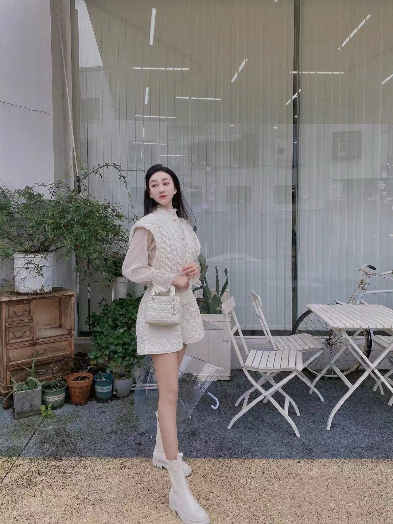 DI0R フロスト加工の 3 コンパートメント ハンドバッグ【50％割引+送料無料】