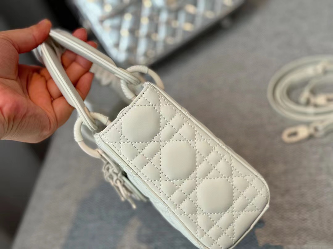 DI0R フロスト加工の 3 コンパートメント ハンドバッグ【50％割引+送料無料】