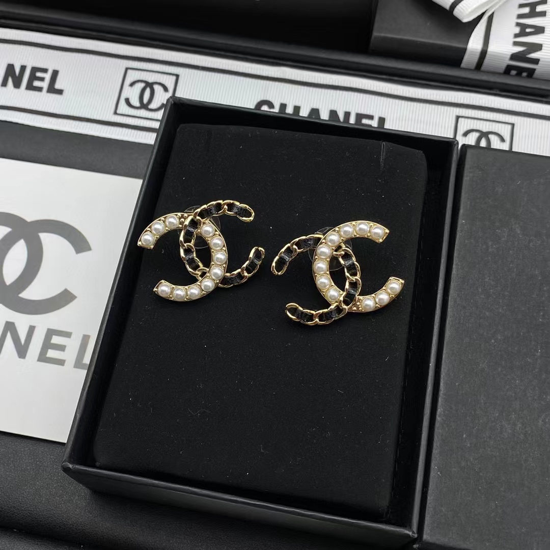 CHANE1 黒と白のダブル C スタッド ピアス【50％割引+送料無料】