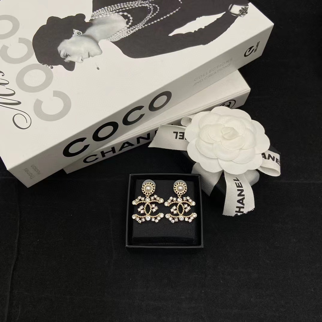 CHANE1 クラシック パールとダイヤモンドのスタッド ピアス【50％割引+送料無料】