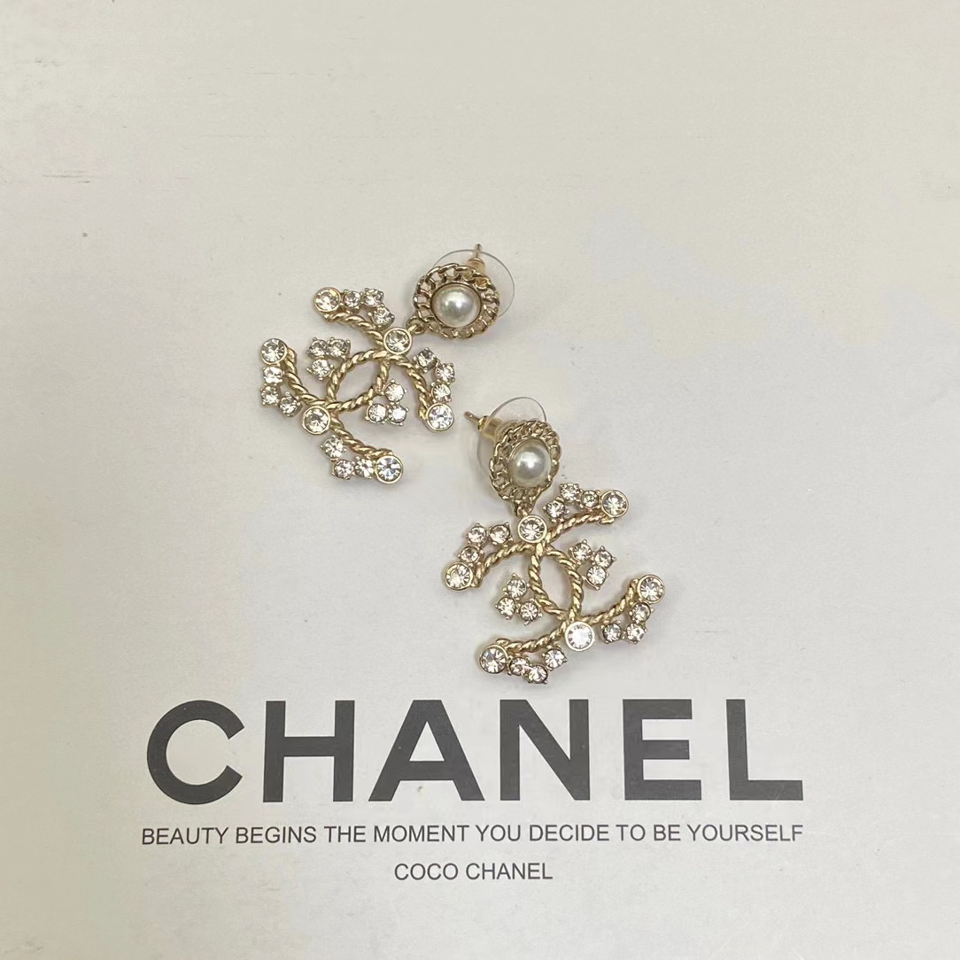 CHANE1 クラシック パールとダイヤモンドのスタッド ピアス【50％割引+送料無料】