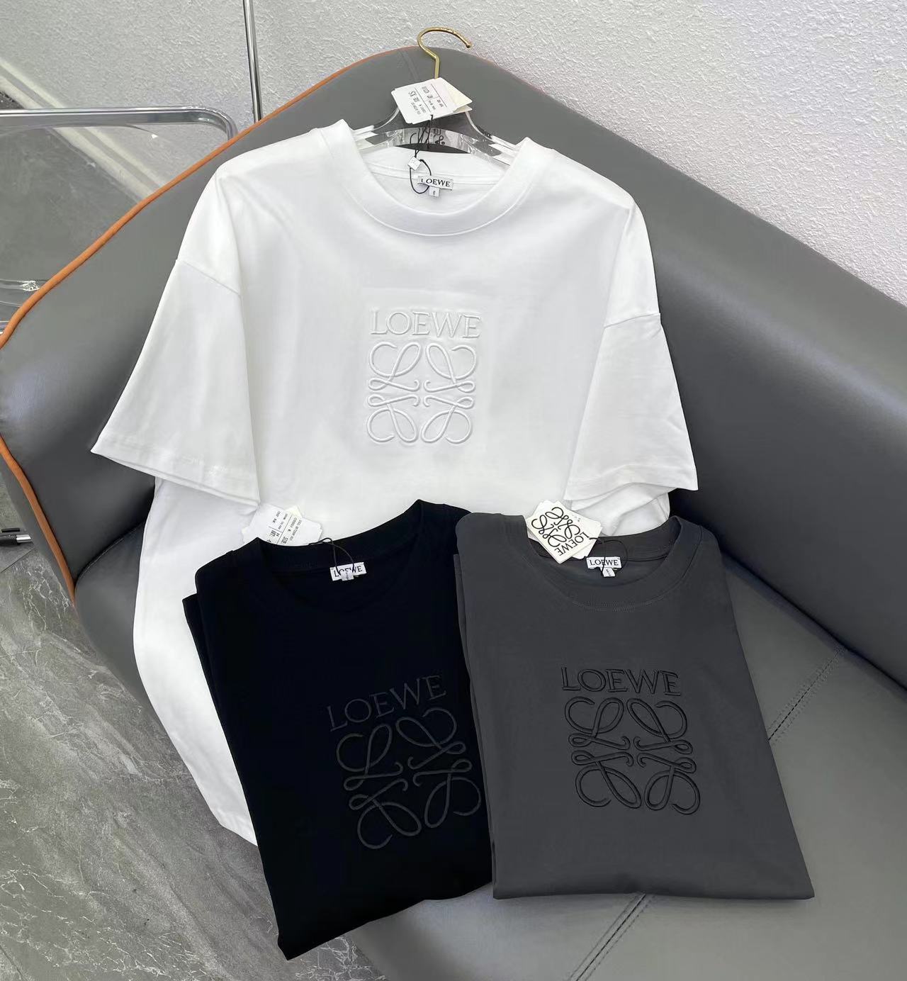 L0WEW 刺繍ロゴシンプルTシャツ【50％割引+送料無料】
