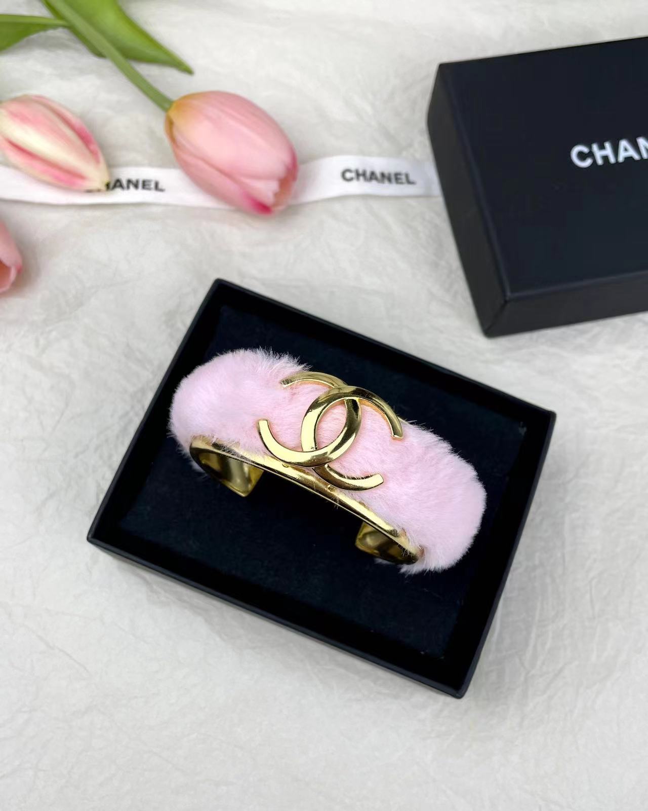 CHANE1 プラッシュ ダブル C オープン ブレスレット【50％割引+送料無料】