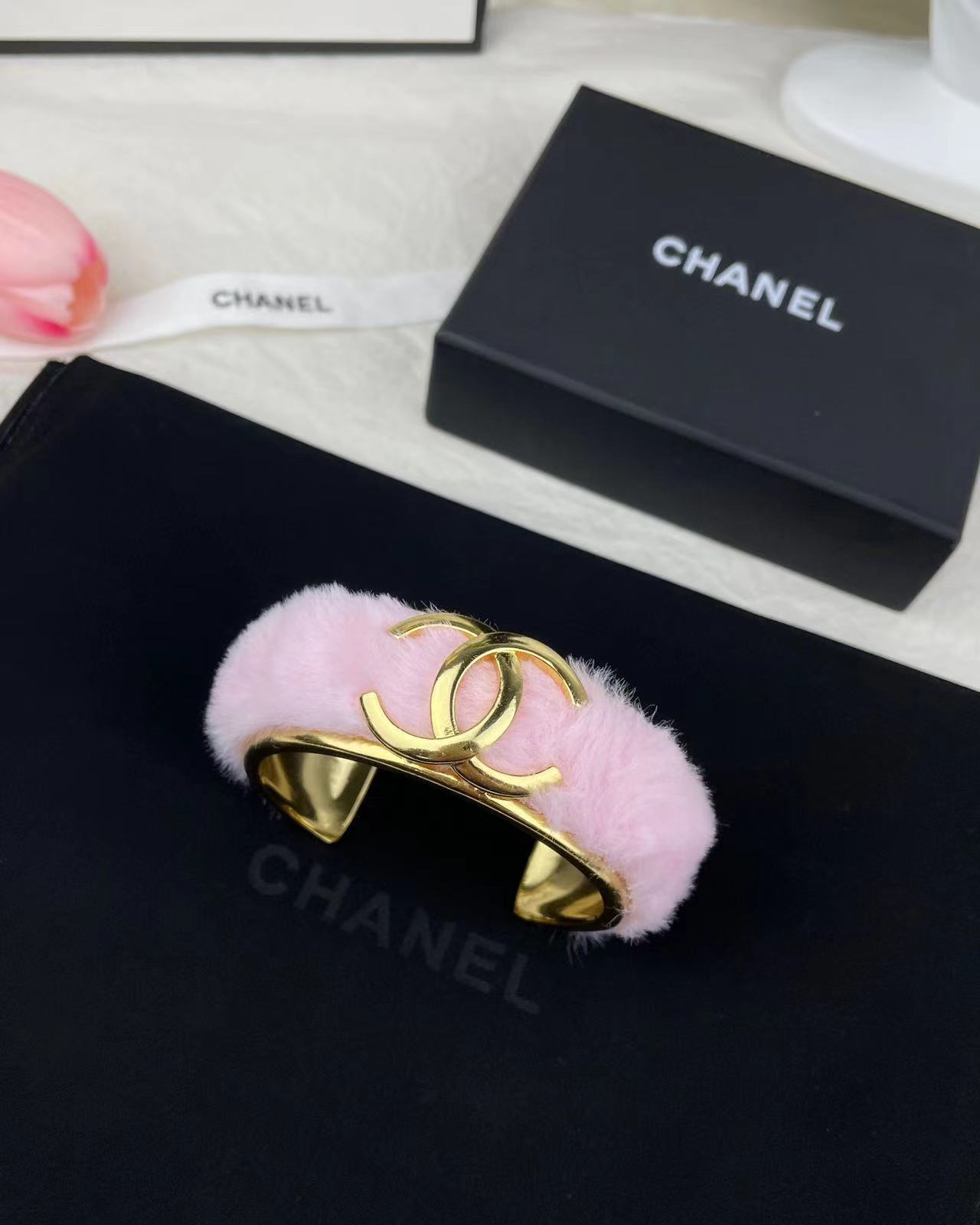 CHANE1 プラッシュ ダブル C オープン ブレスレット【50％割引+送料無料】