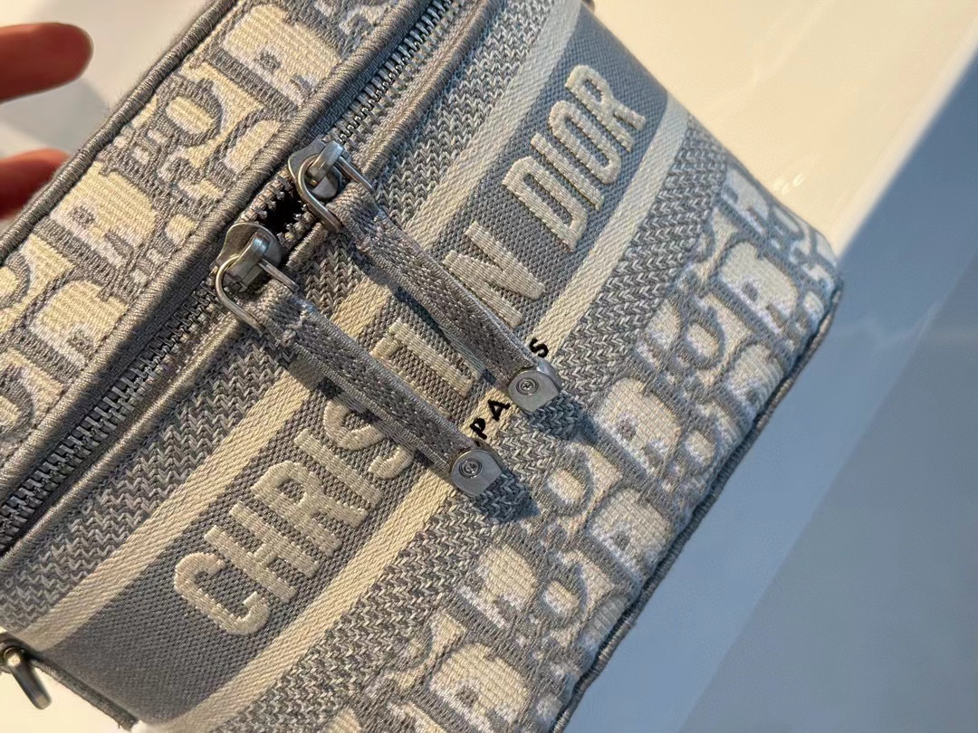 DI0R高品質刺繍入り化粧品バッグ 【50％割引+送料無料】