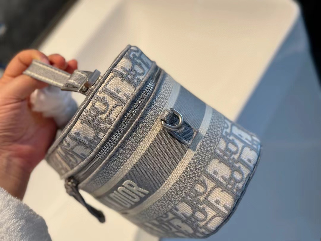 DI0R高品質刺繍入り化粧品バッグ 【50％割引+送料無料】