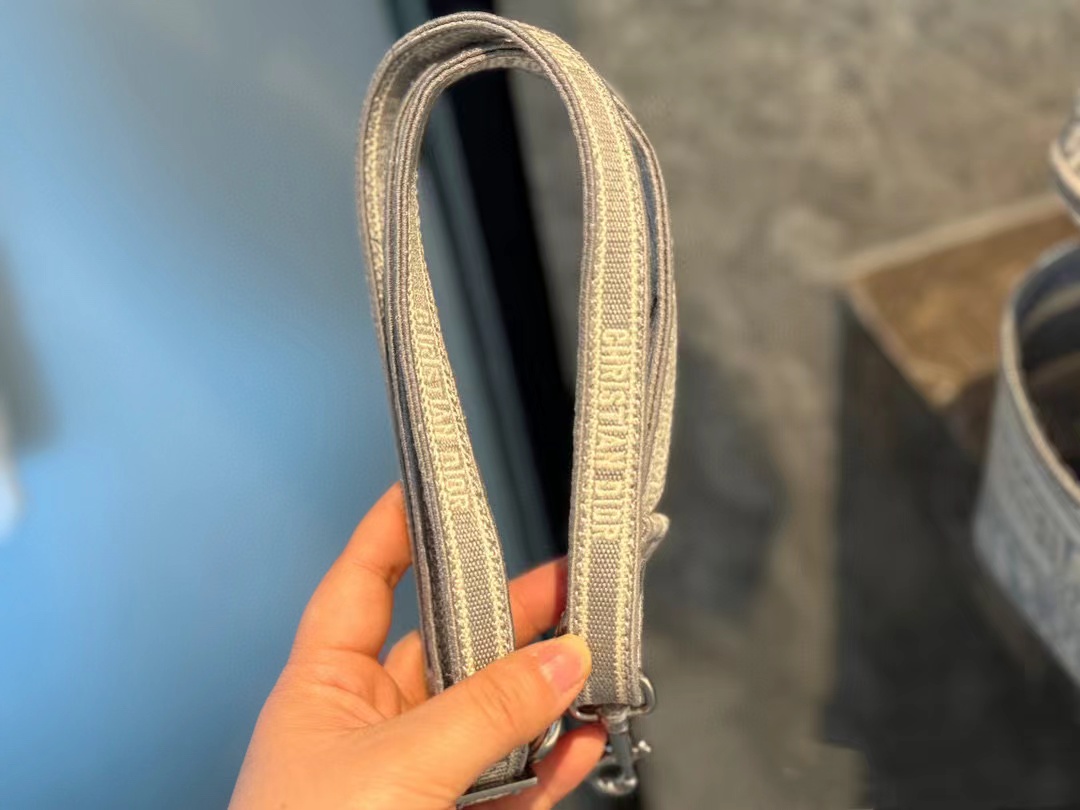 DI0R高品質刺繍入り化粧品バッグ 【50％割引+送料無料】