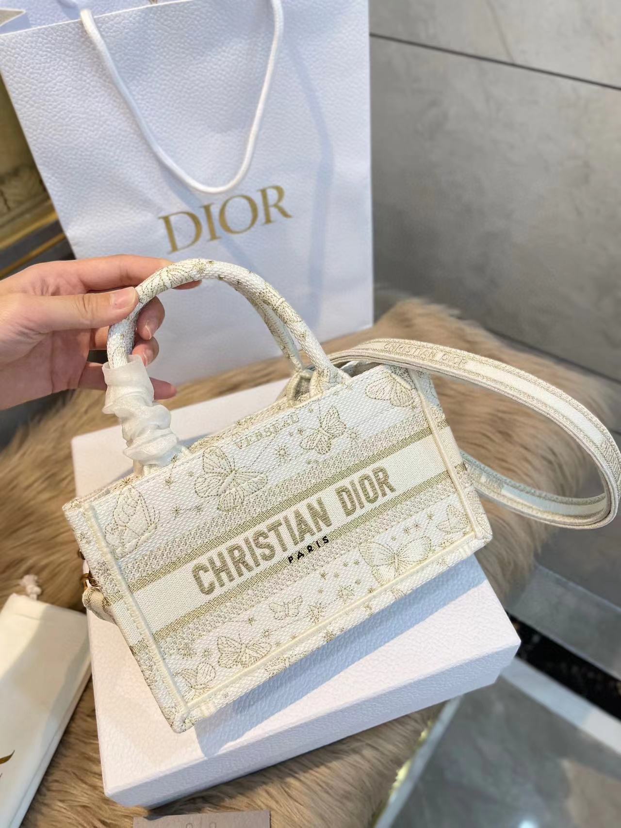 DI0R 蝶刺繍ハンドバッグ【50％割引+送料無料】