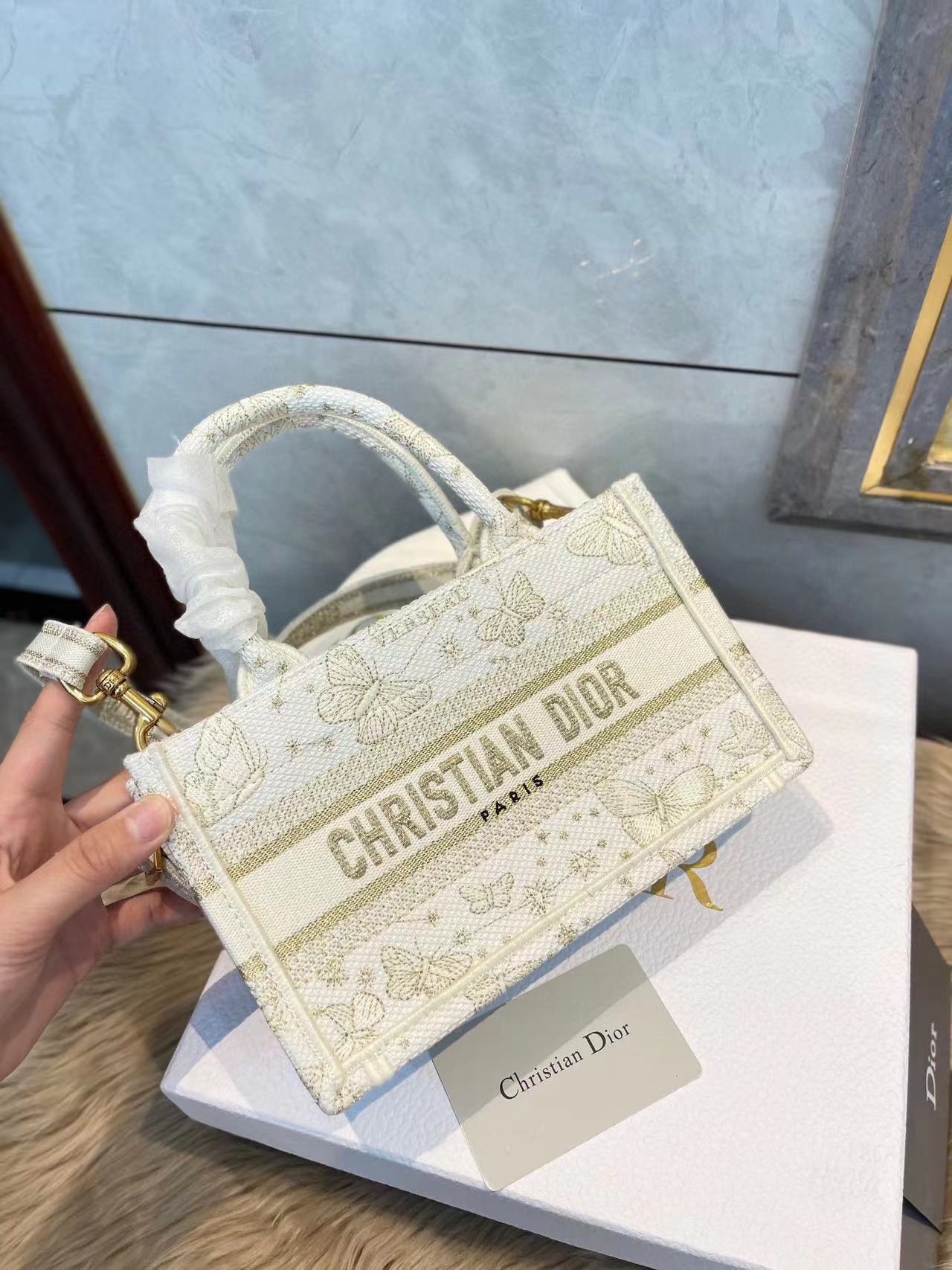 DI0R 蝶刺繍ハンドバッグ【50％割引+送料無料】