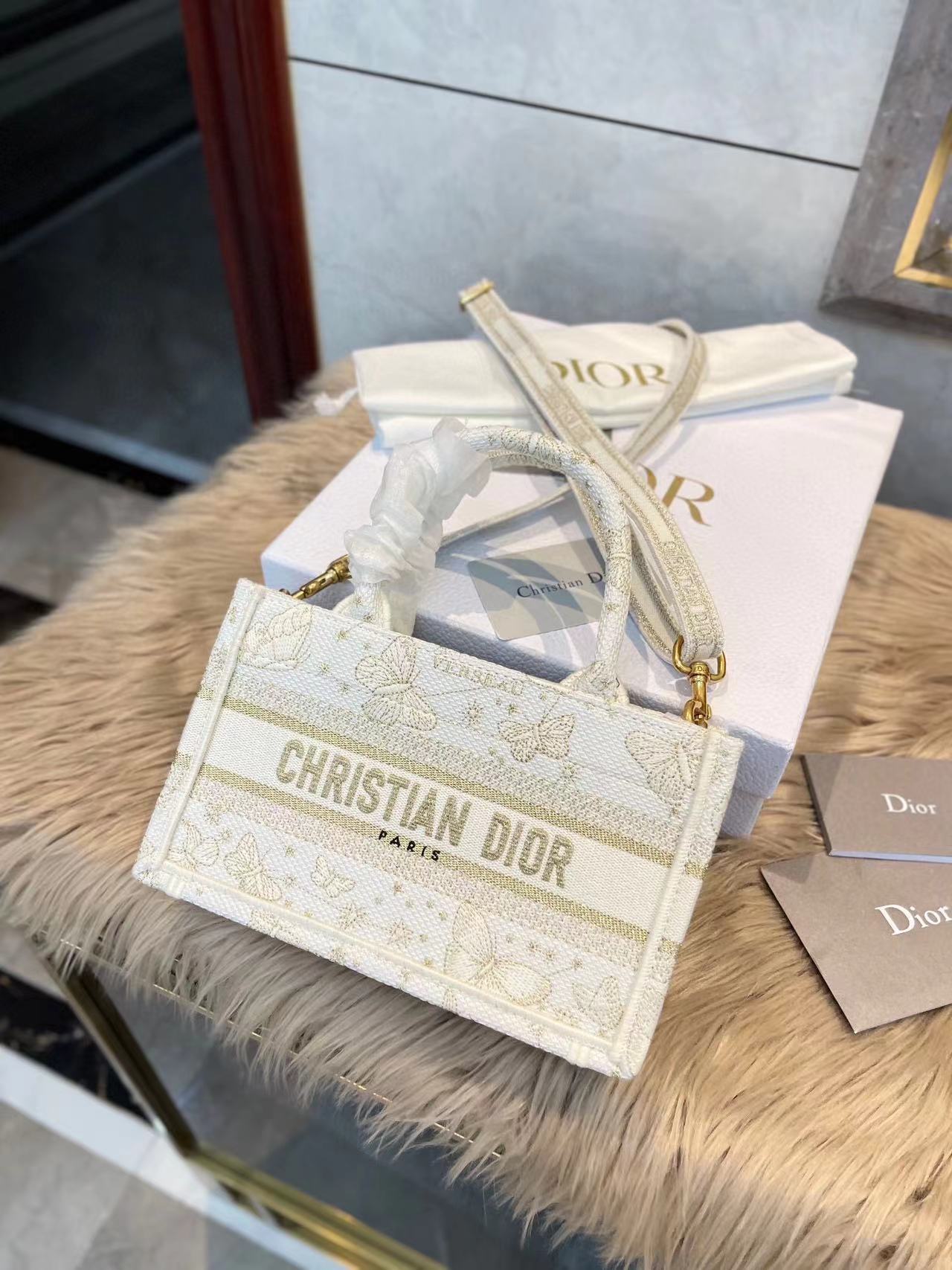 DI0R 蝶刺繍ハンドバッグ【50％割引+送料無料】