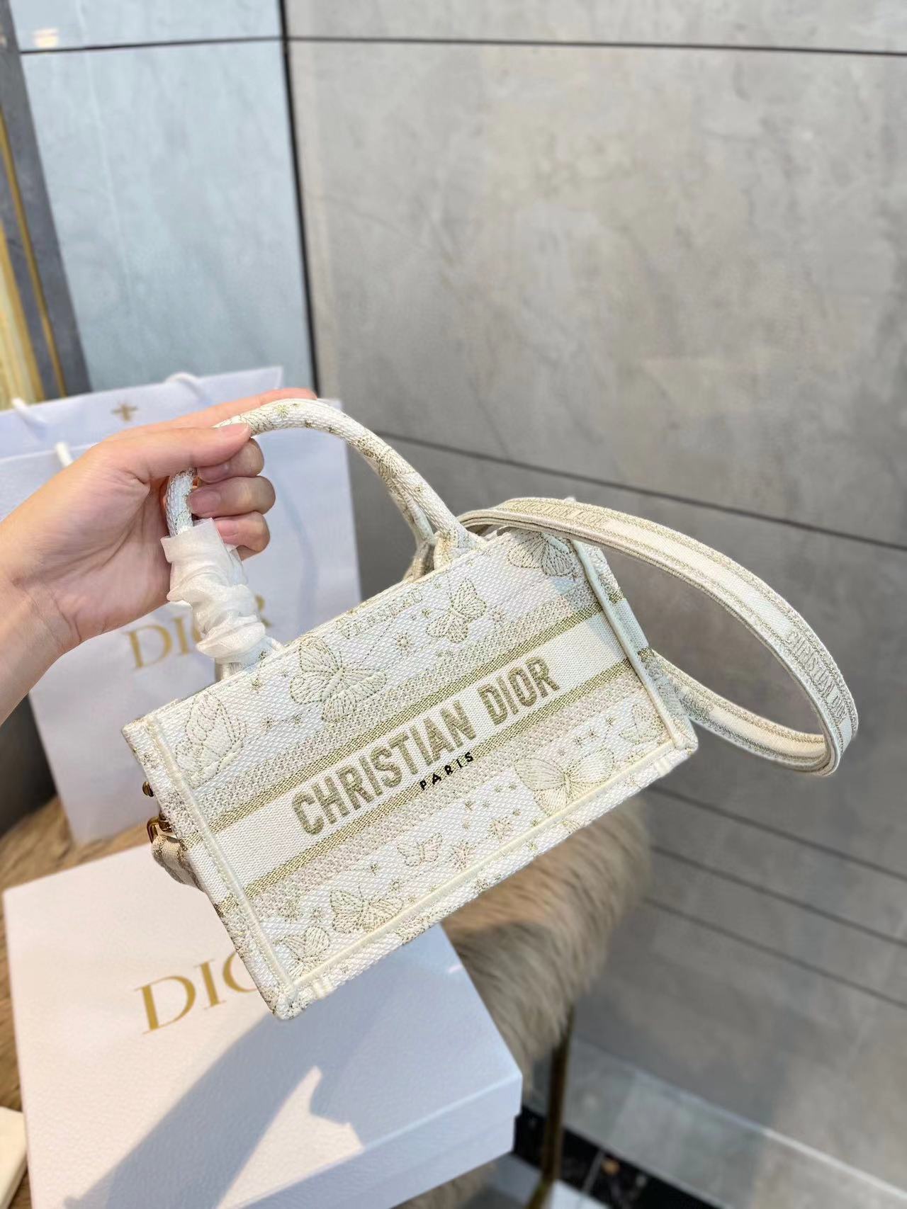 DI0R 蝶刺繍ハンドバッグ【50％割引+送料無料】