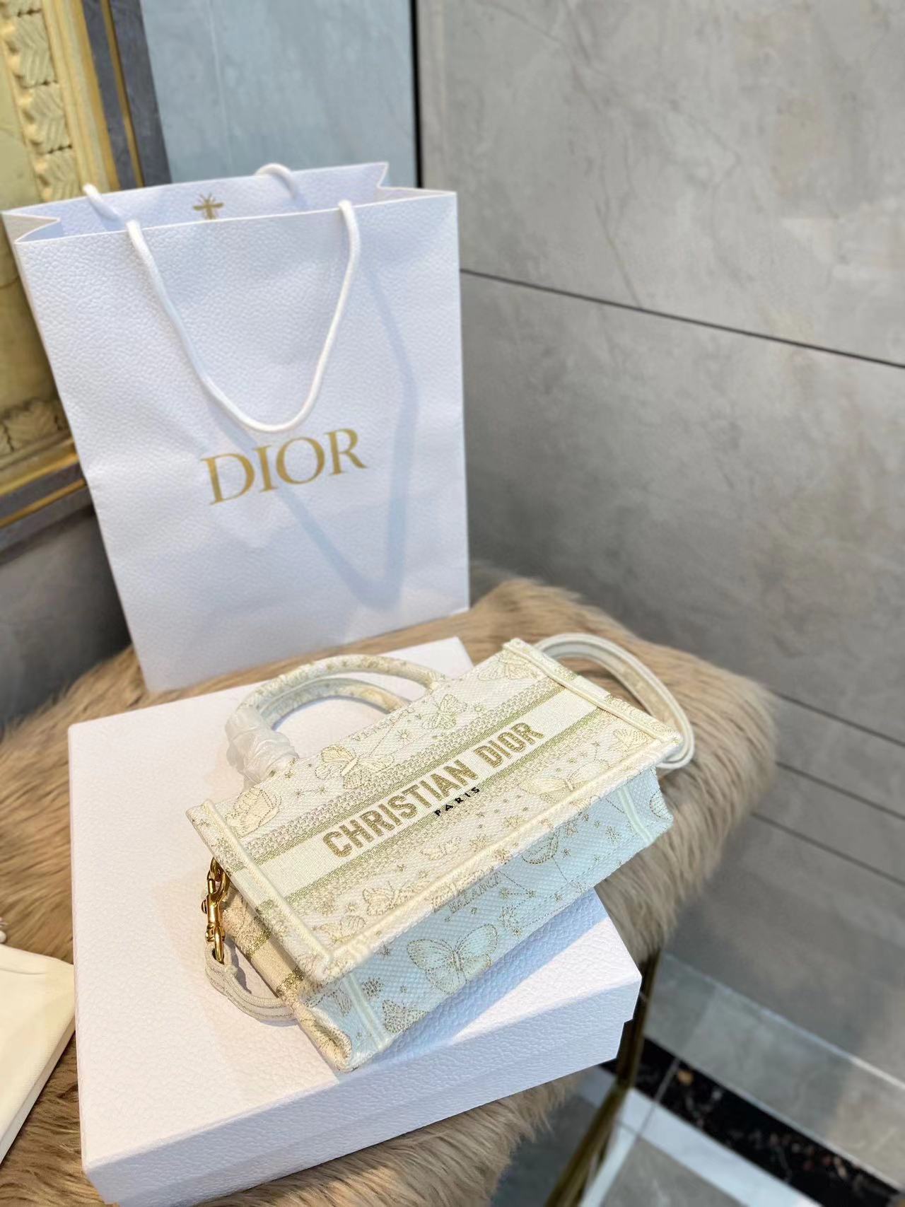 DI0R 蝶刺繍ハンドバッグ【50％割引+送料無料】