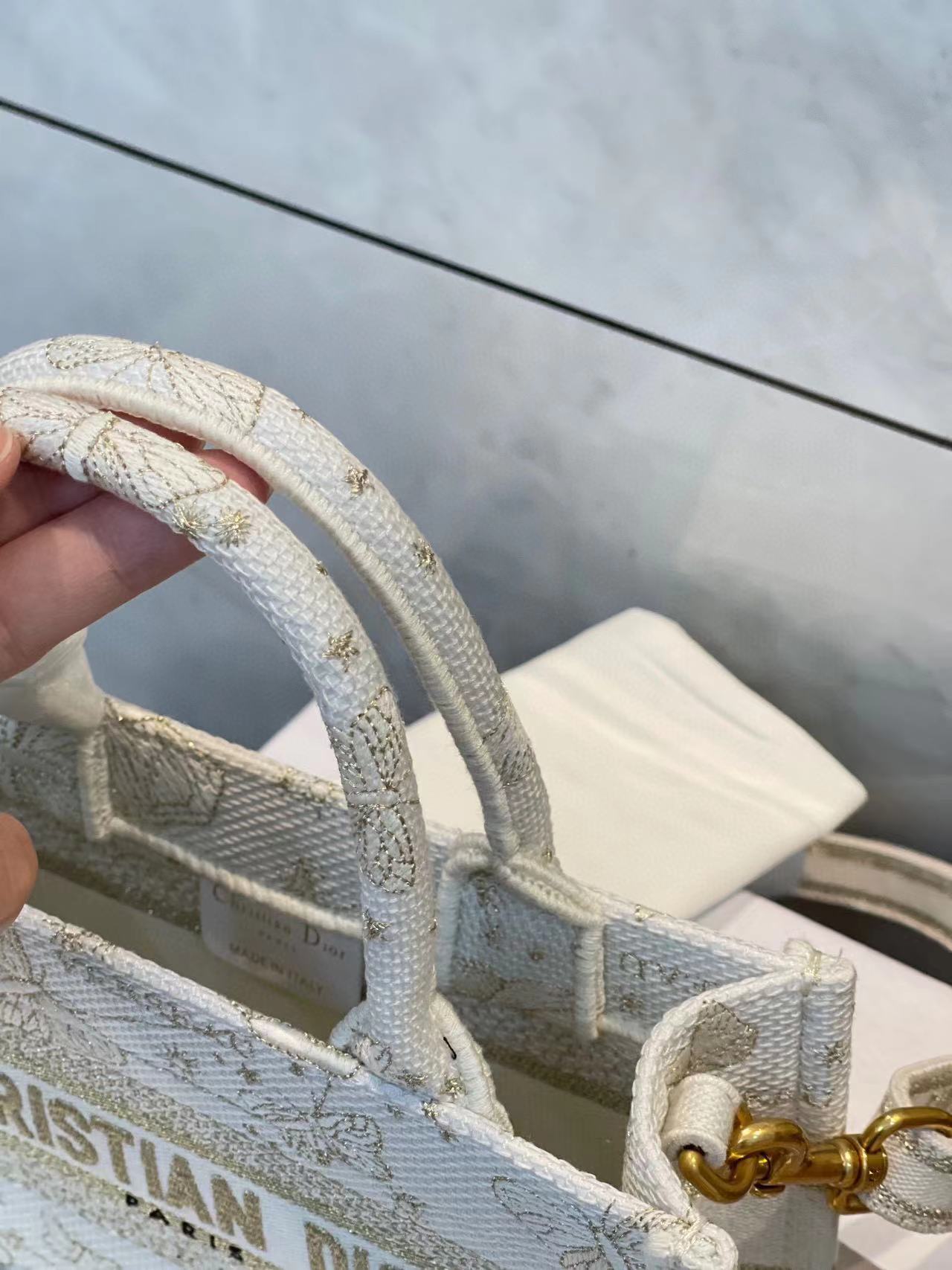 DI0R 蝶刺繍ハンドバッグ【50％割引+送料無料】