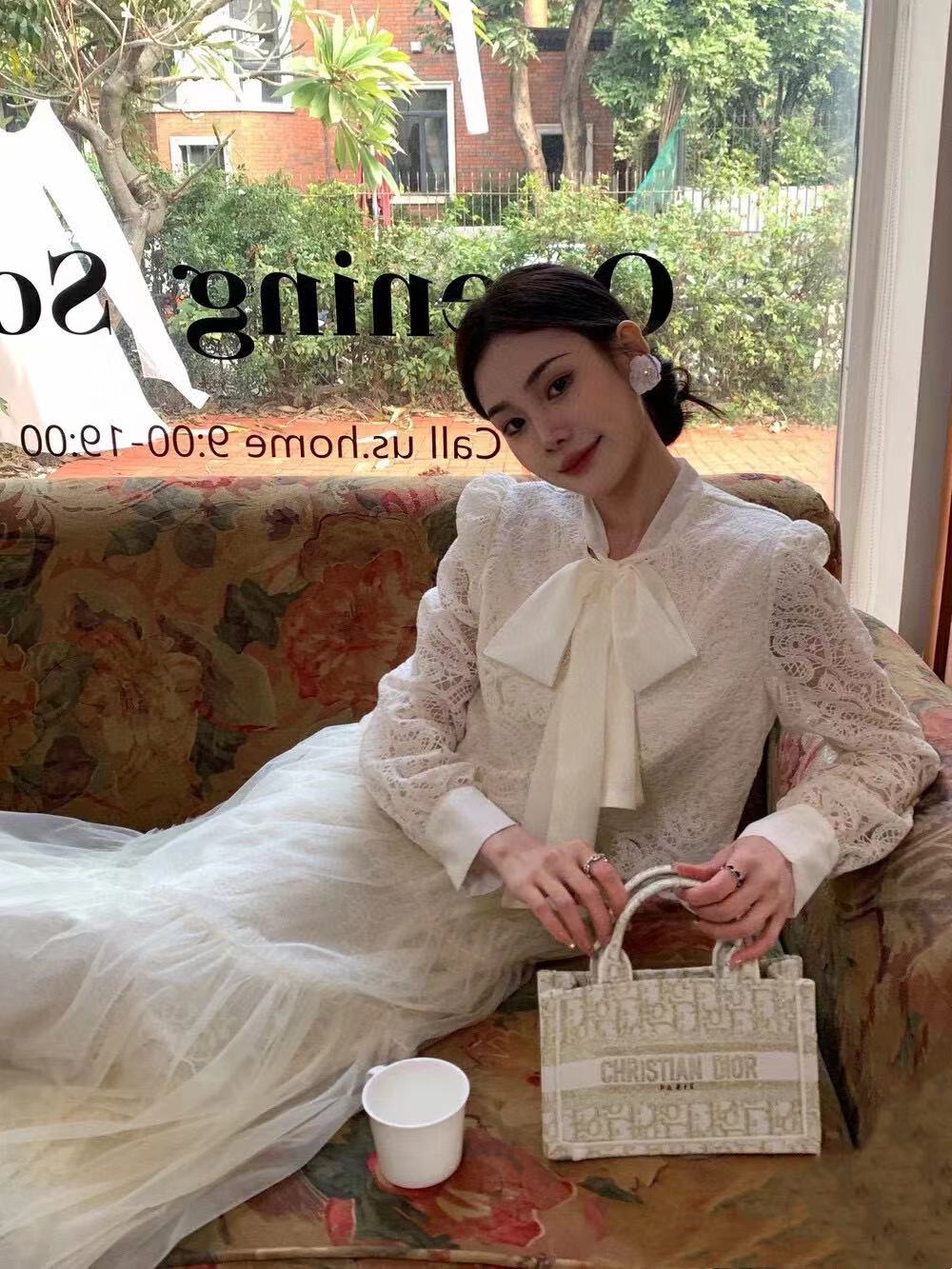 DI0R Book tote 刺繍入りハンドバッグ【 50％割引+送料無料】