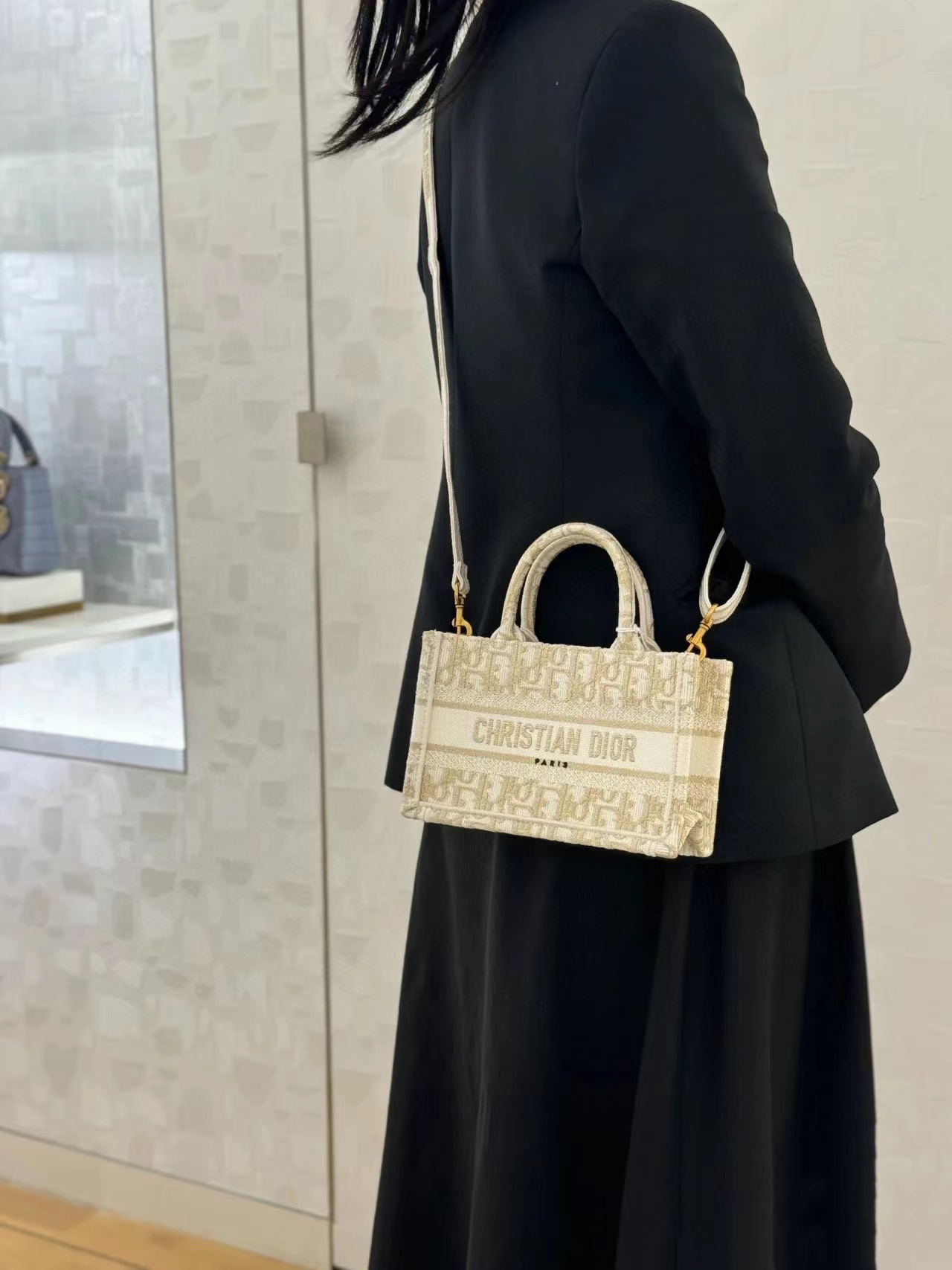 DI0R Book tote 刺繍入りハンドバッグ【 50％割引+送料無料】