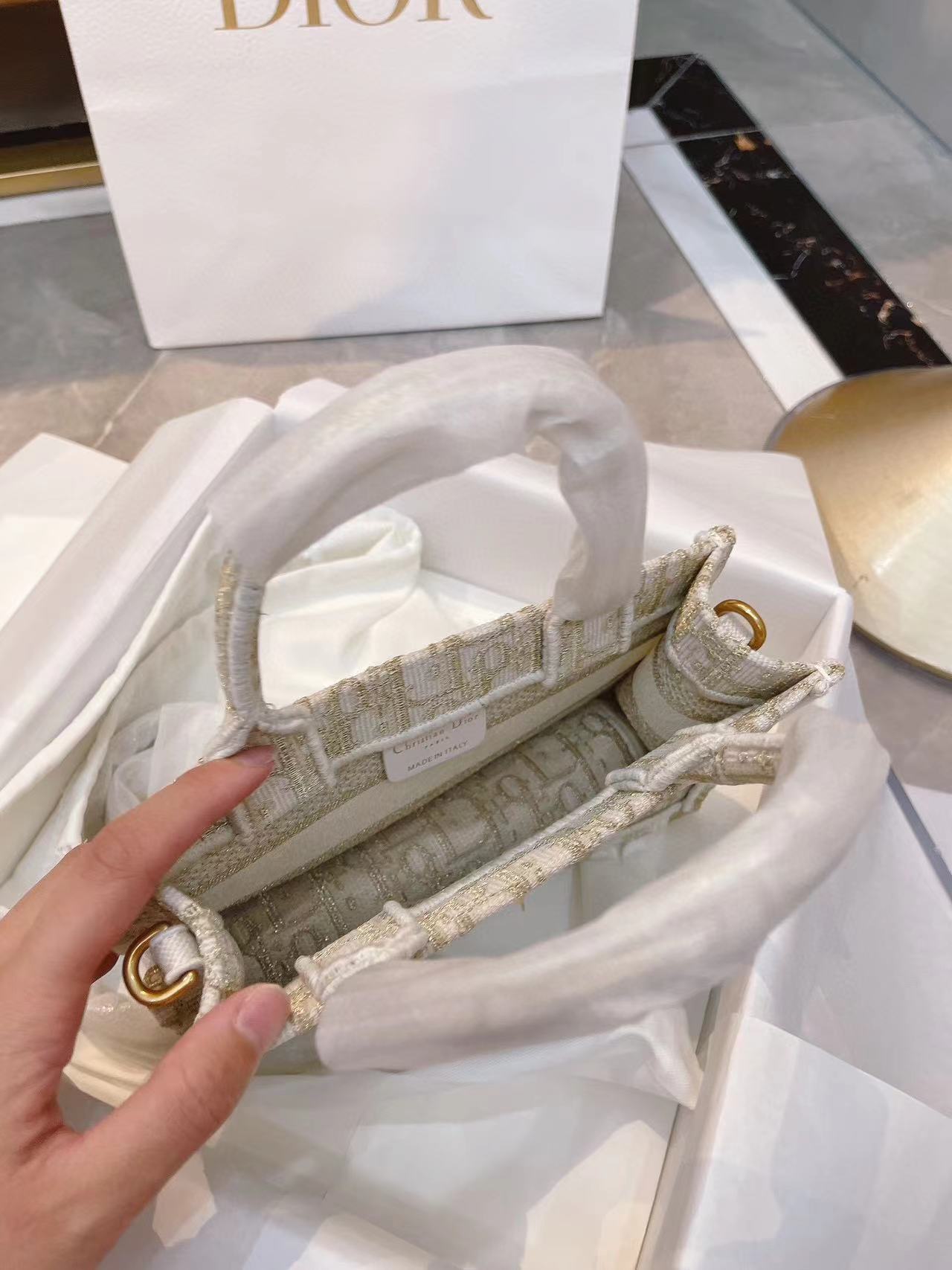 DI0R Book tote 刺繍入りハンドバッグ【 50％割引+送料無料】