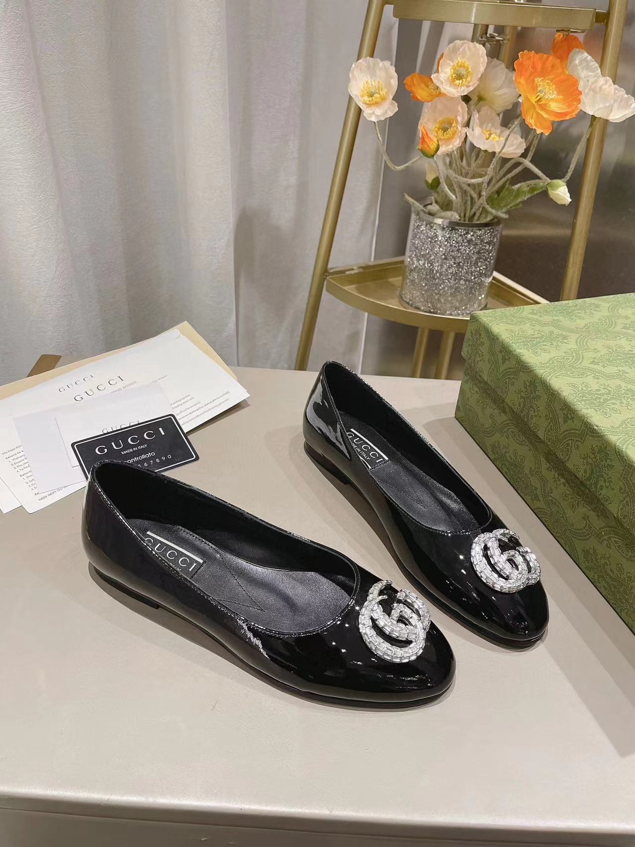 GUCC1 高品質ダイヤモンドがちりばめられたロゴフラットシューズ【50％割引+送料無料】