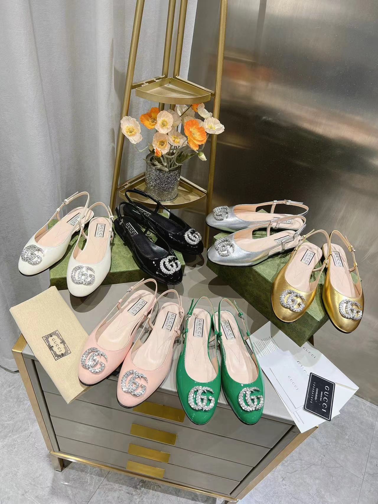 GUCC1 高品質ダイヤモンドがちりばめされたロゴ中空バックフラットシューズ 【50％割引+送料無料】