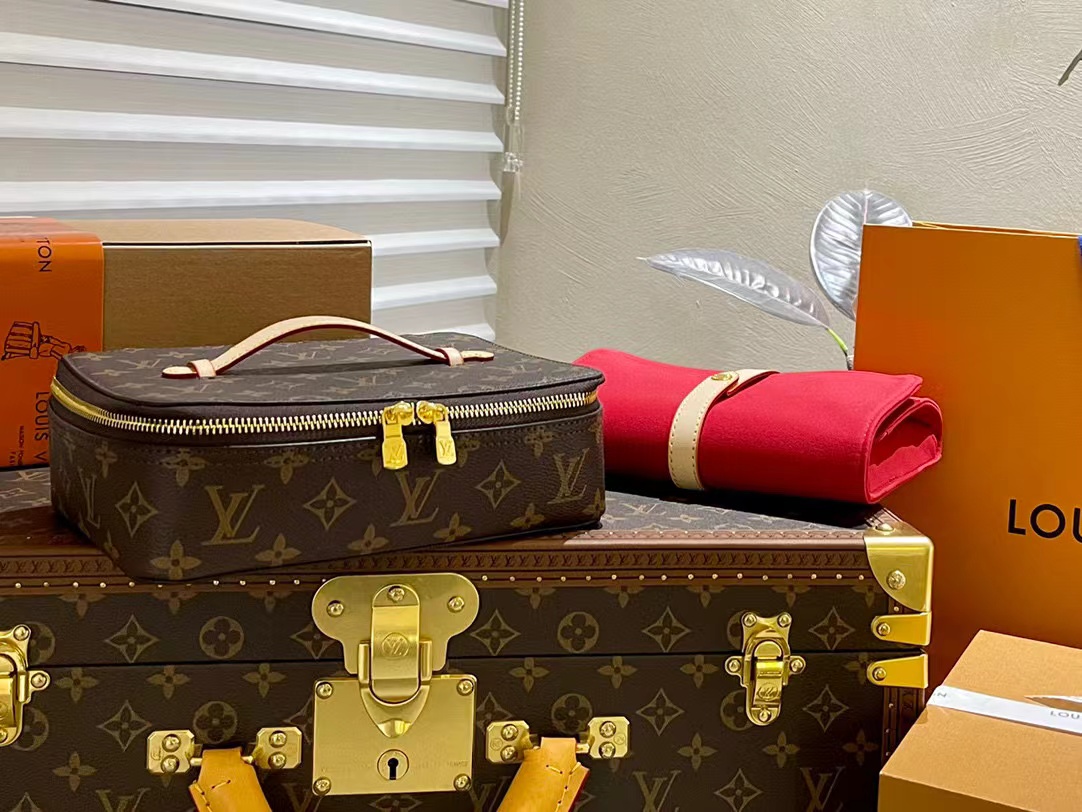 LV nice 化粧品バッグ【50％割引+送料無料】