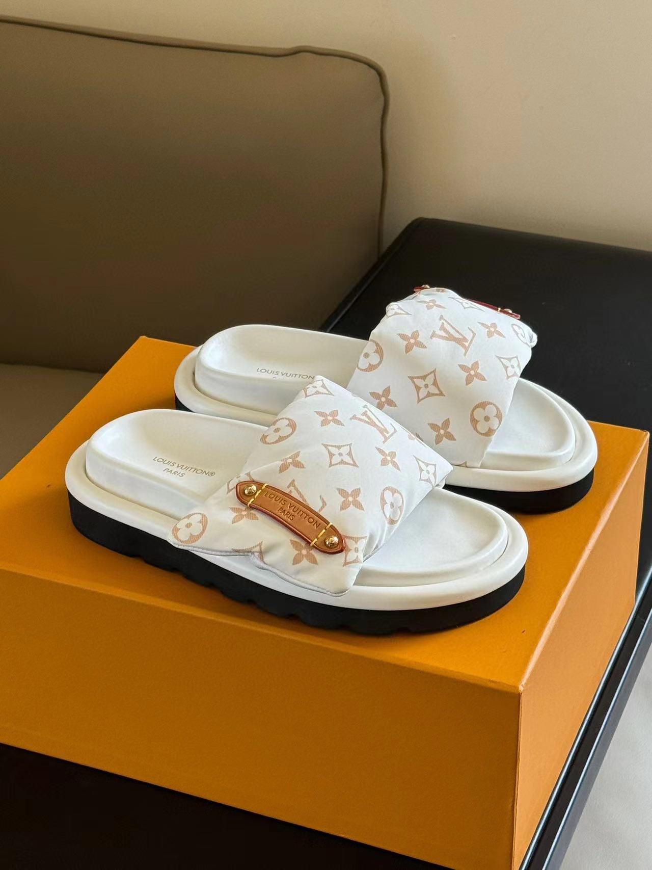 LV高品質ダウンスリッパ【50％割引+送料無料】