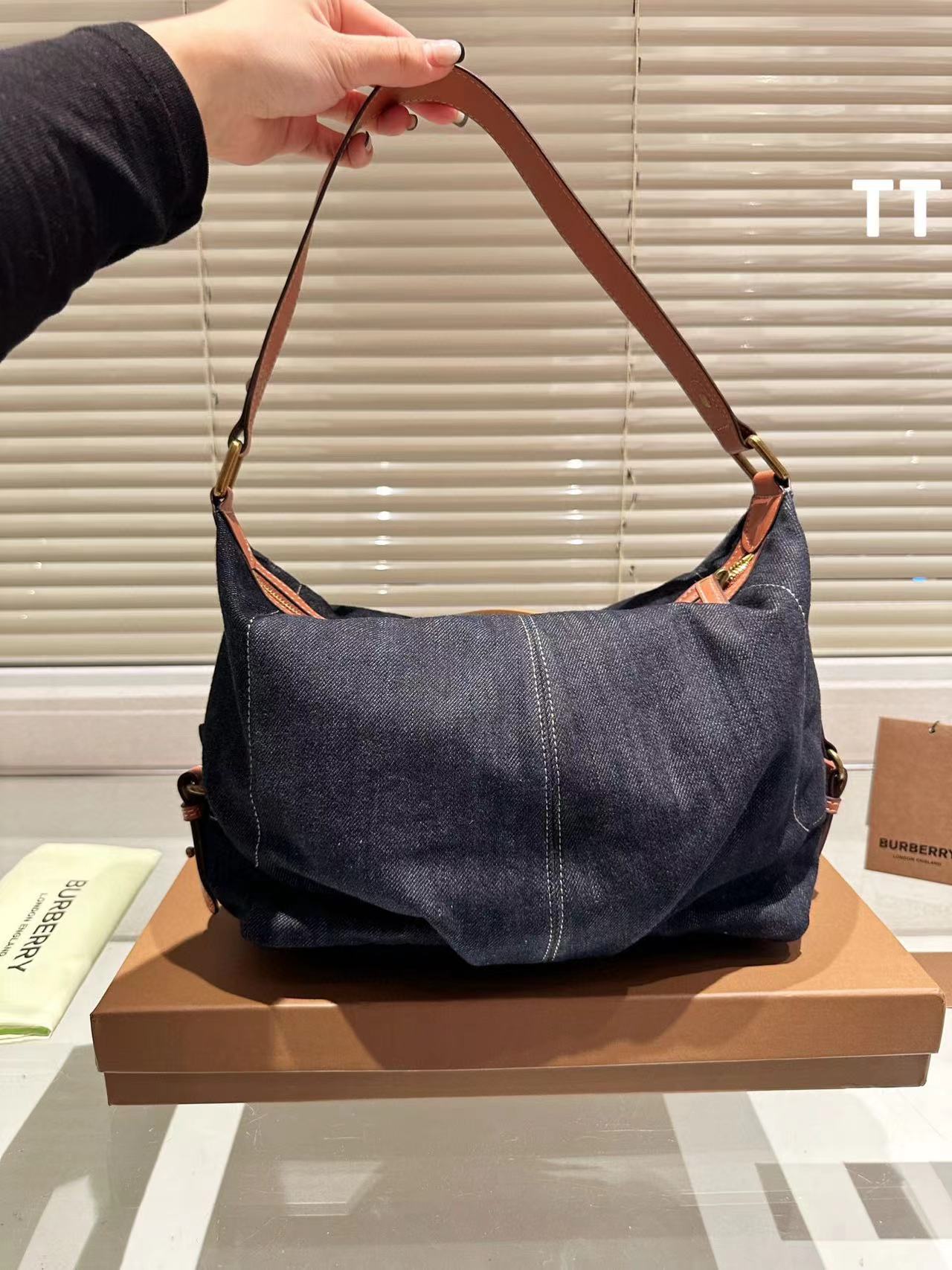 burberry  デニム脇バッグ【50％割引+送料無料】