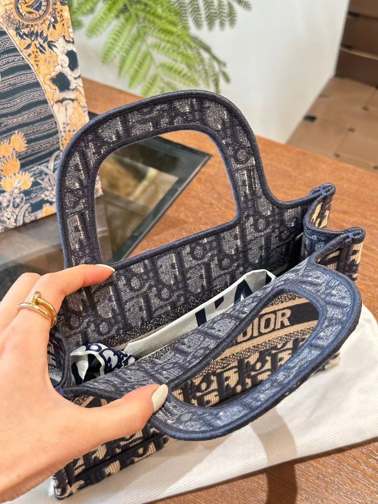 DI0R  刺繍ハンドバッグ【50％割引+送料無料】